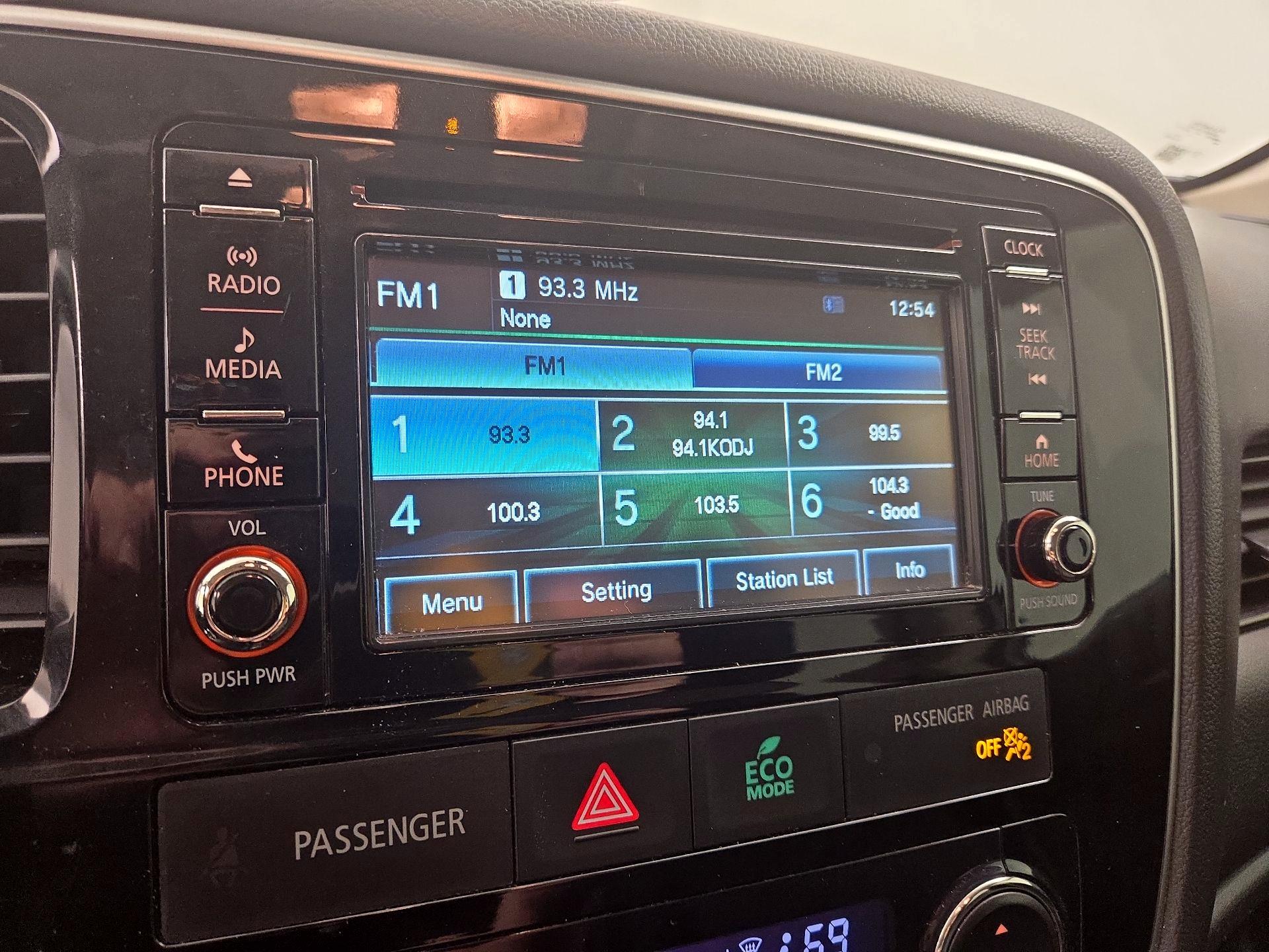 Thumbnail: 2016 Mitsubishi Outlander - 15