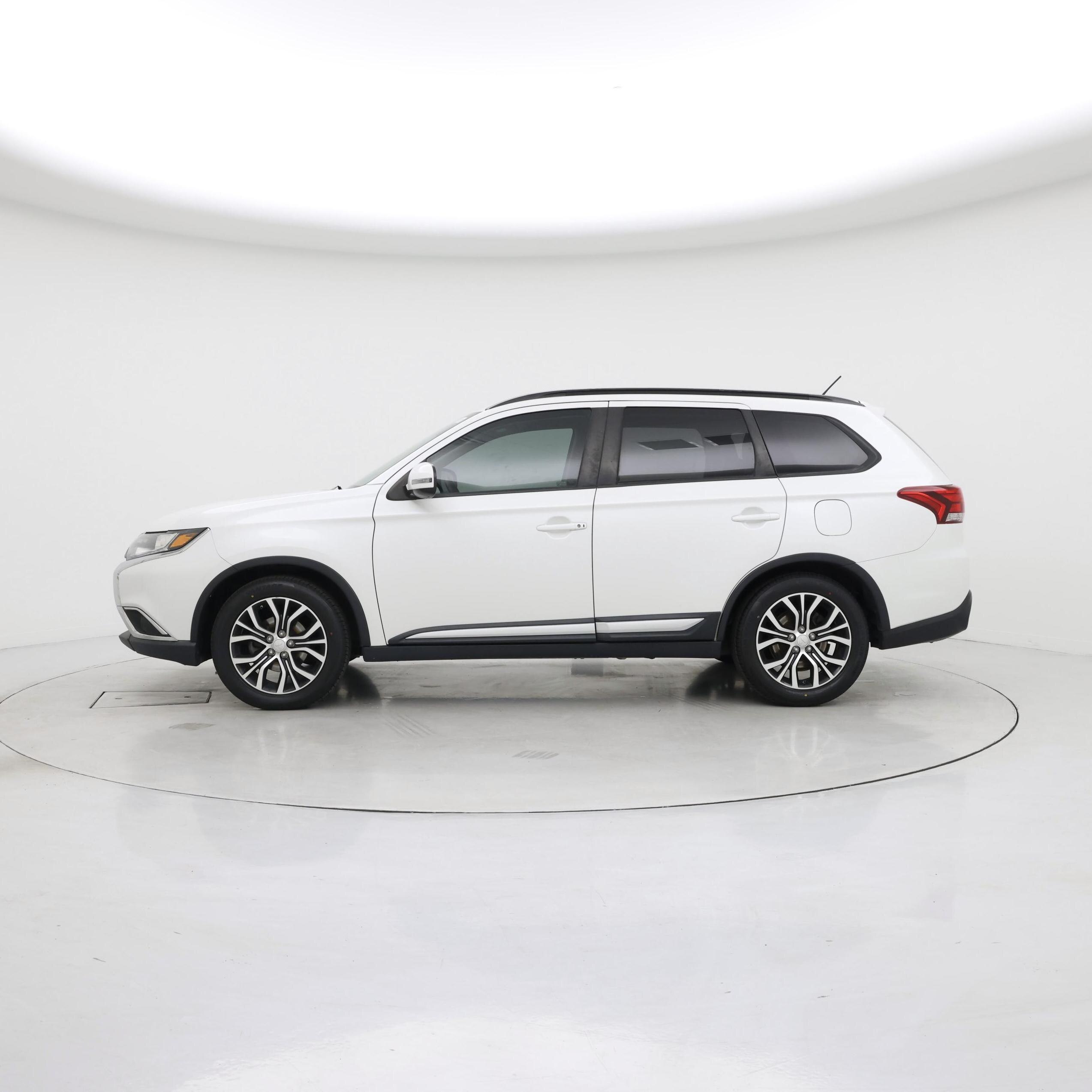 Thumbnail: 2016 Mitsubishi Outlander - 3