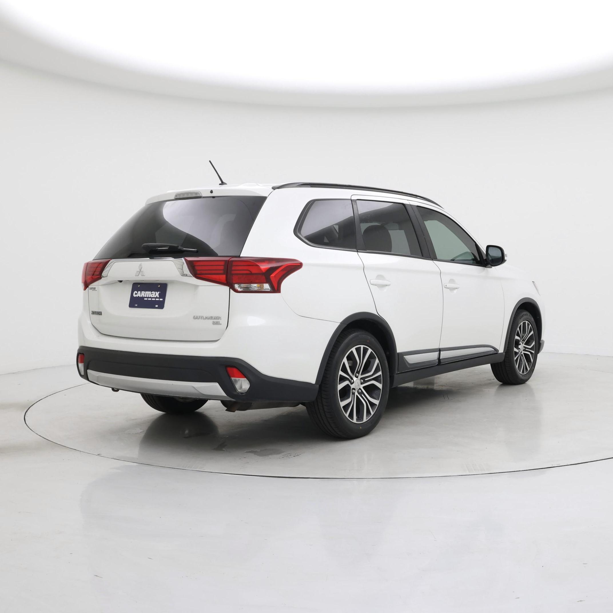 Thumbnail: 2016 Mitsubishi Outlander - 8