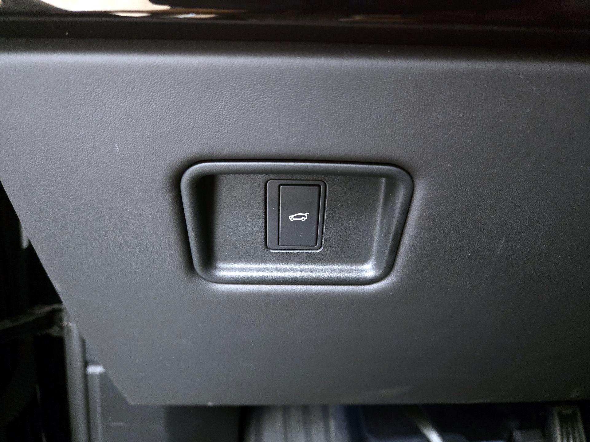 Thumbnail: 2023 Land Rover Range Rover Sport - 13