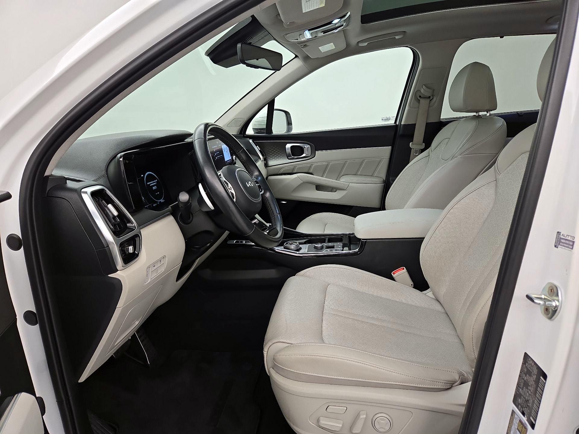 Thumbnail: 2023 Kia Sorento - 11