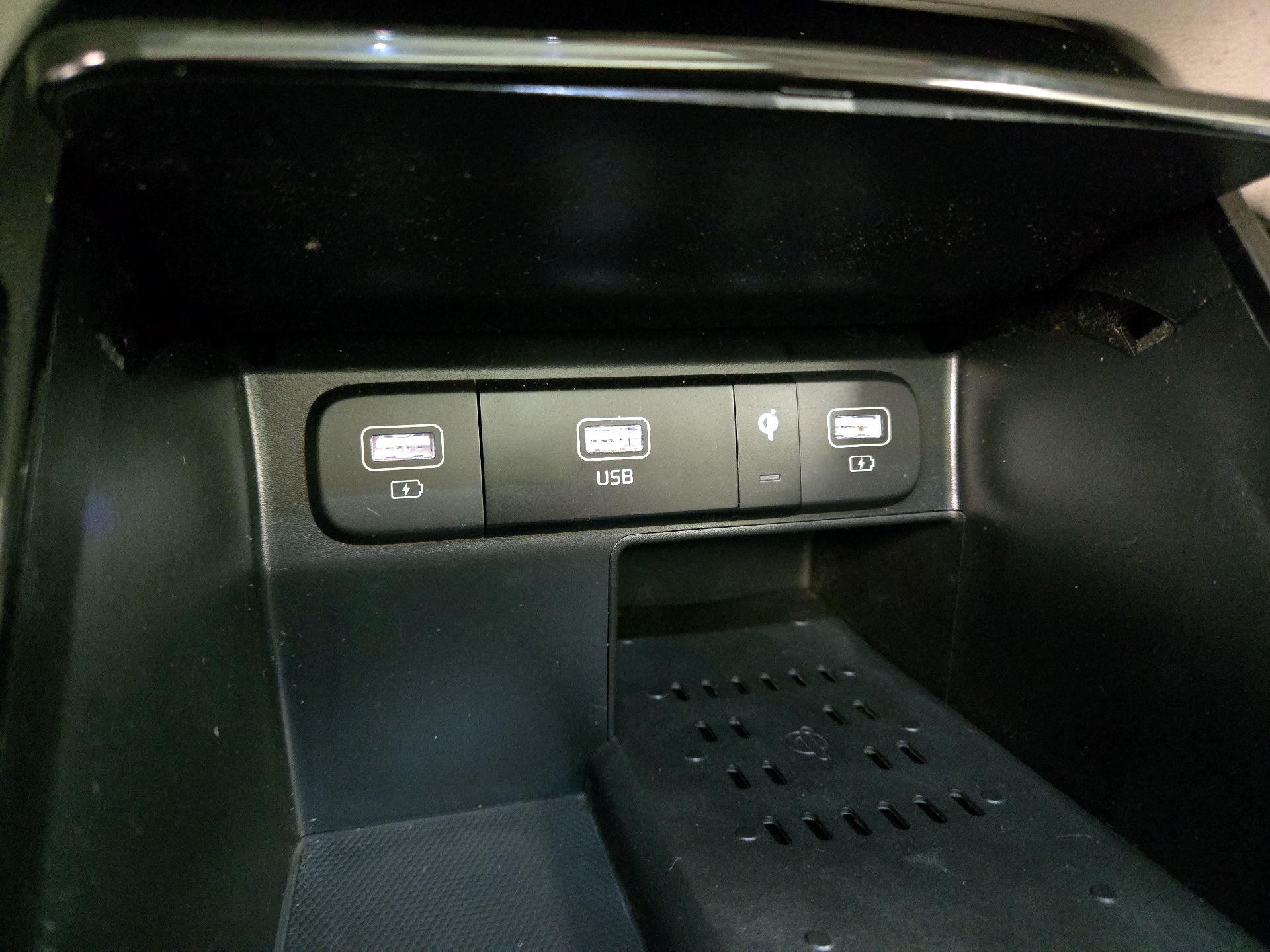 Thumbnail: 2023 Kia Sorento - 19