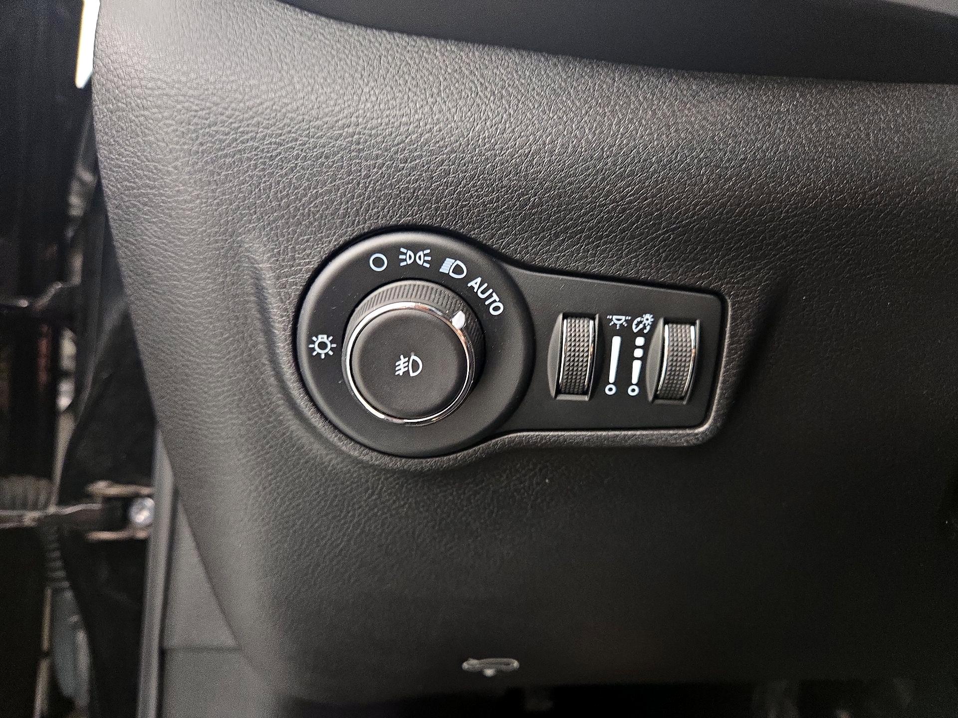 Thumbnail: 2022 Jeep Compass - 13