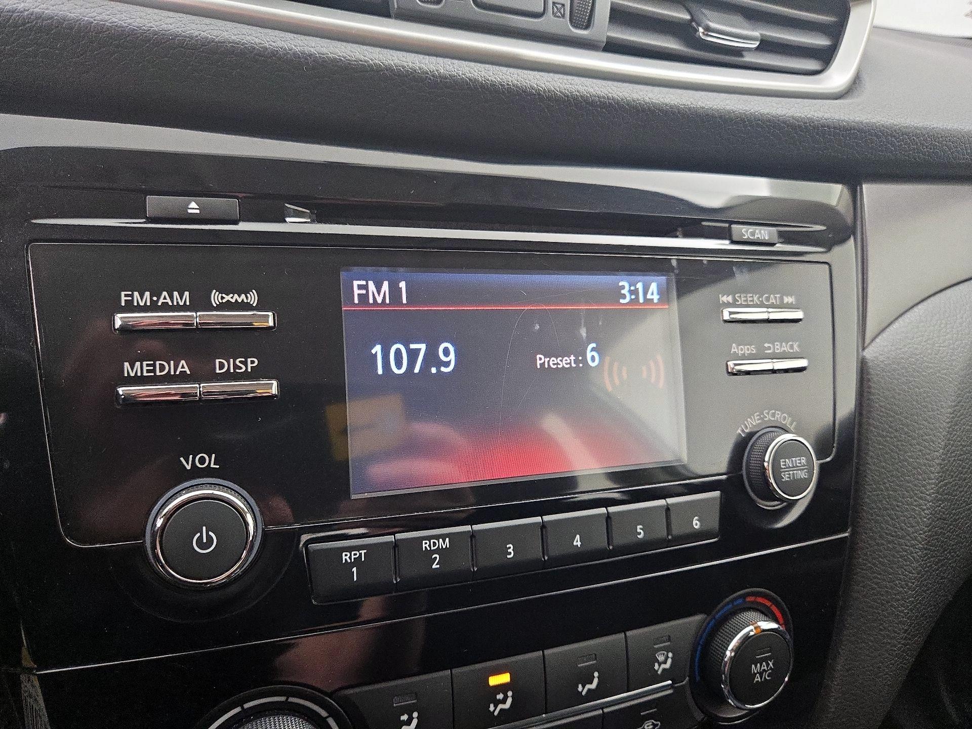 Thumbnail: 2016 Nissan Rogue - 15