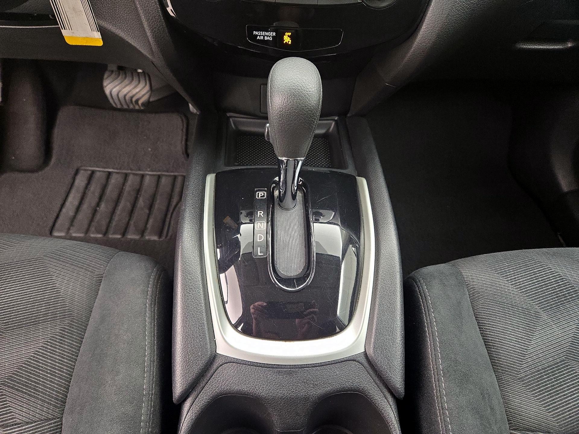 Thumbnail: 2016 Nissan Rogue - 17