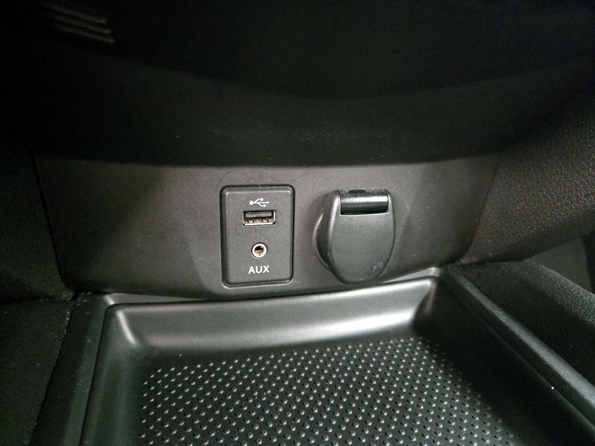 Thumbnail: 2016 Nissan Rogue - 18