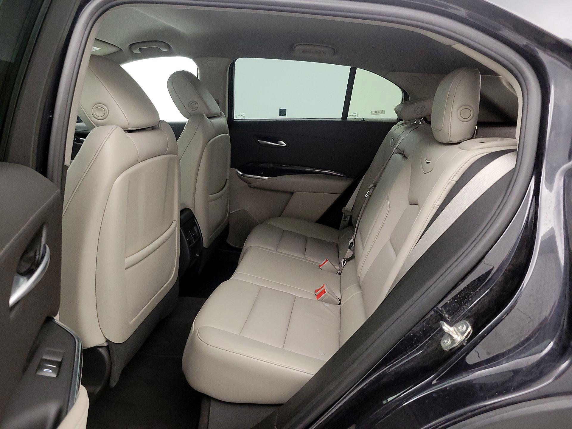 Thumbnail: 2023 Cadillac XT4 - 19