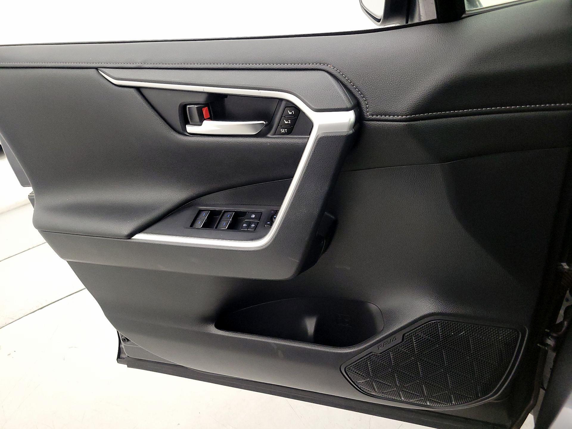 Thumbnail: 2022 Toyota RAV4 - 12