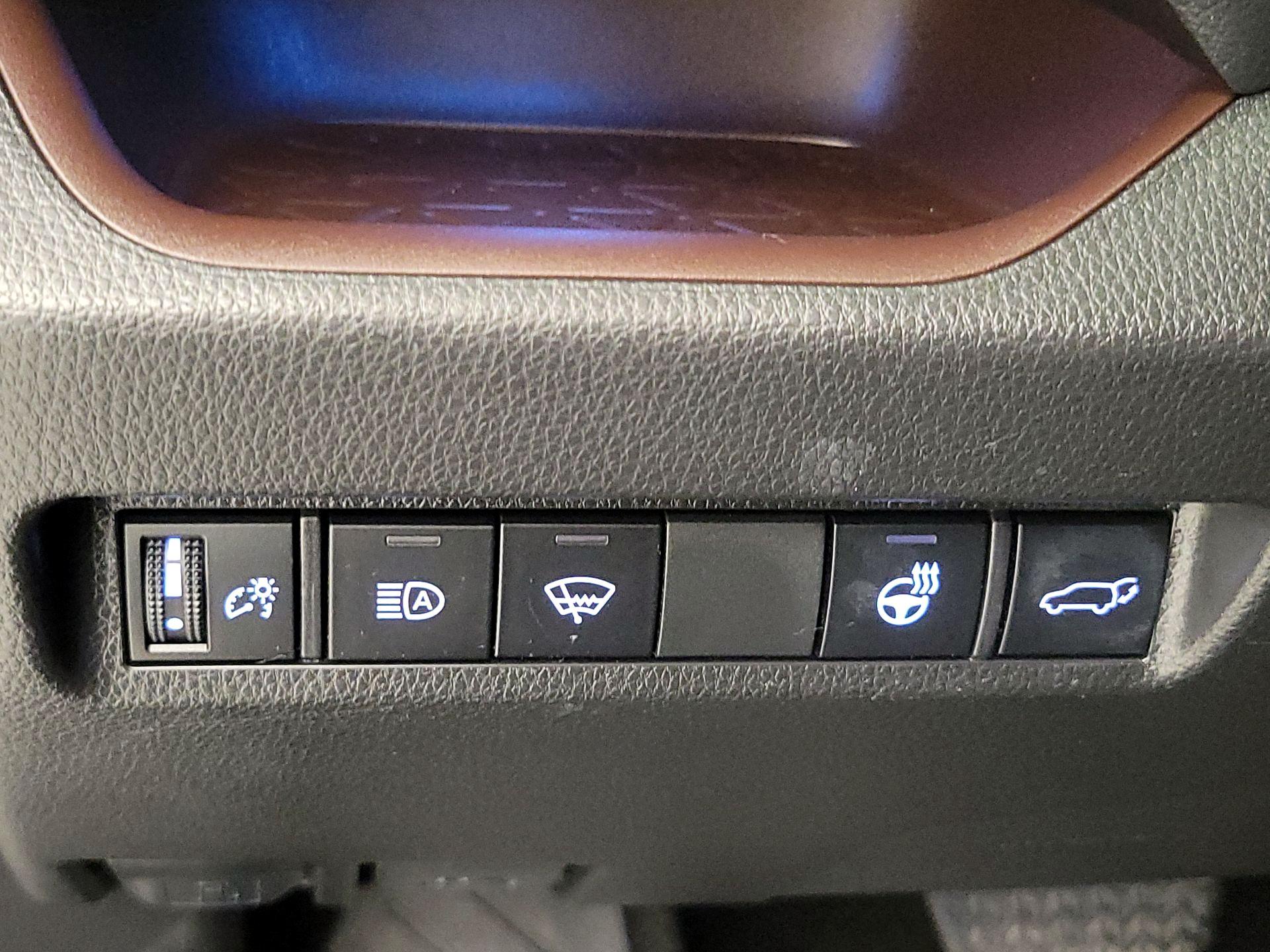 Thumbnail: 2022 Toyota RAV4 - 13