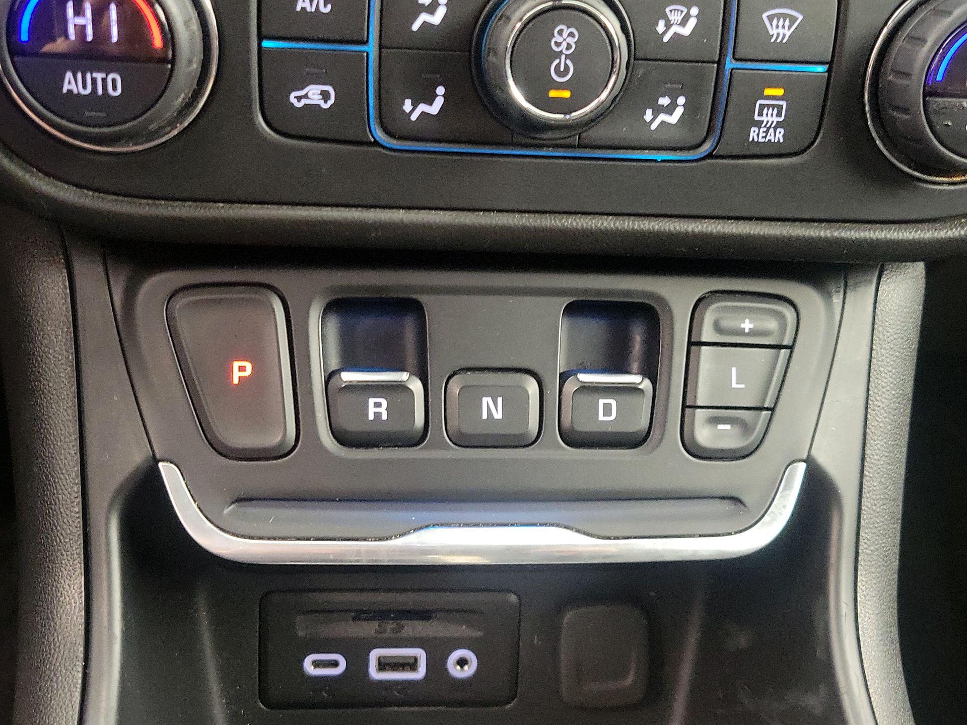 Thumbnail: 2020 GMC Terrain - 17