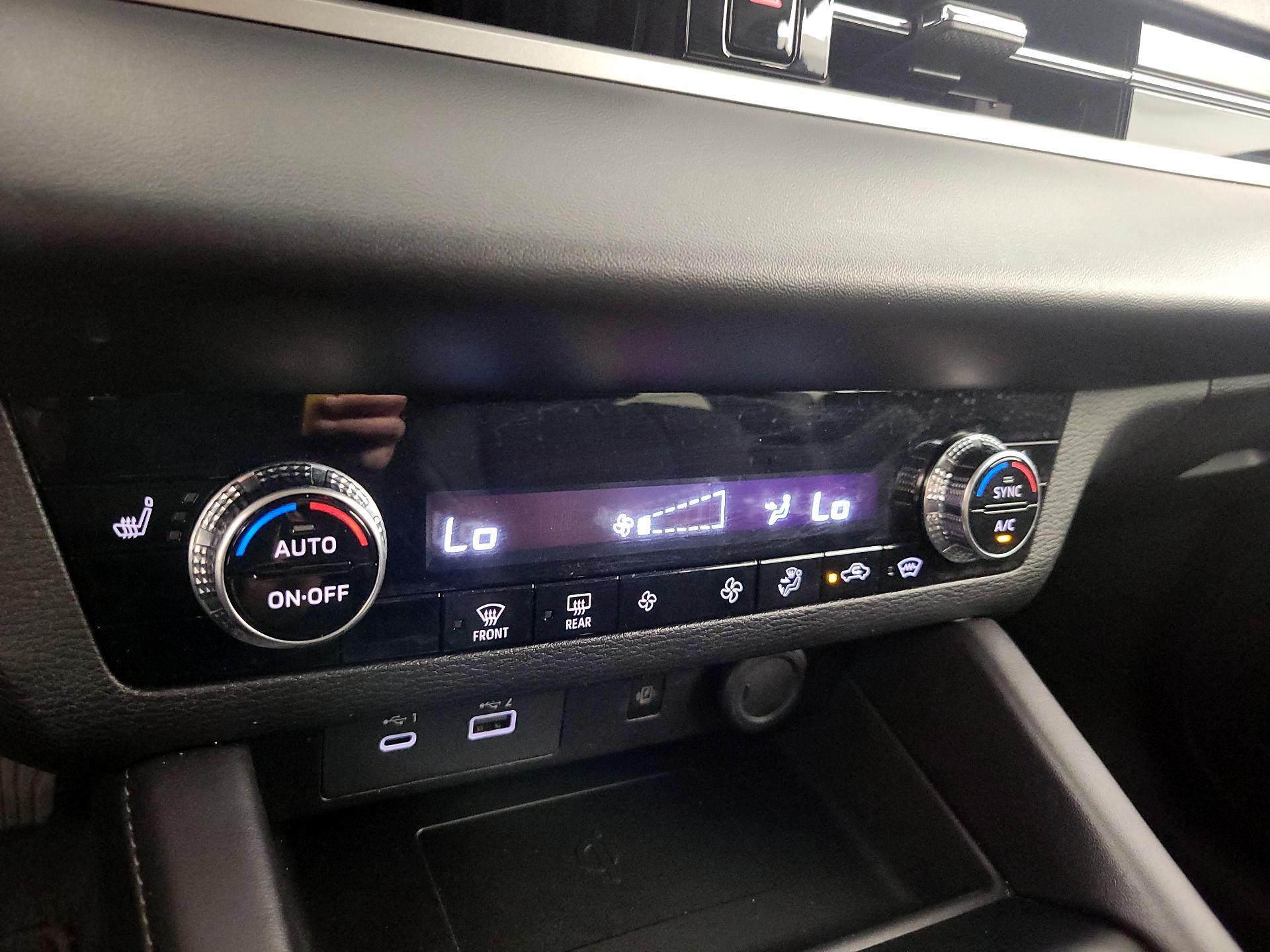 Thumbnail: 2024 Mitsubishi Outlander - 17