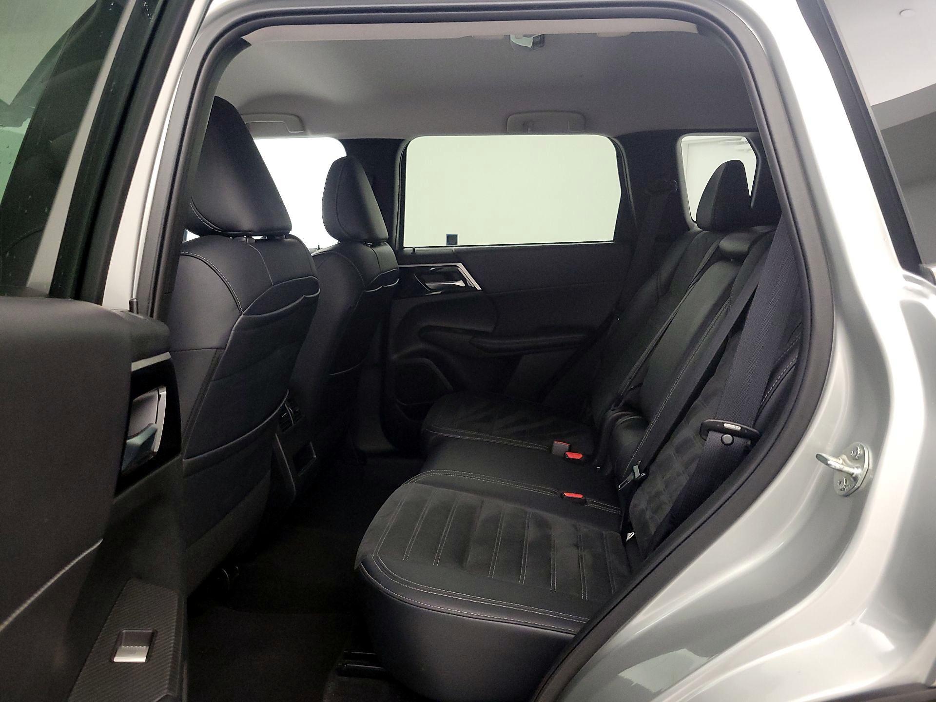 Thumbnail: 2024 Mitsubishi Outlander - 20