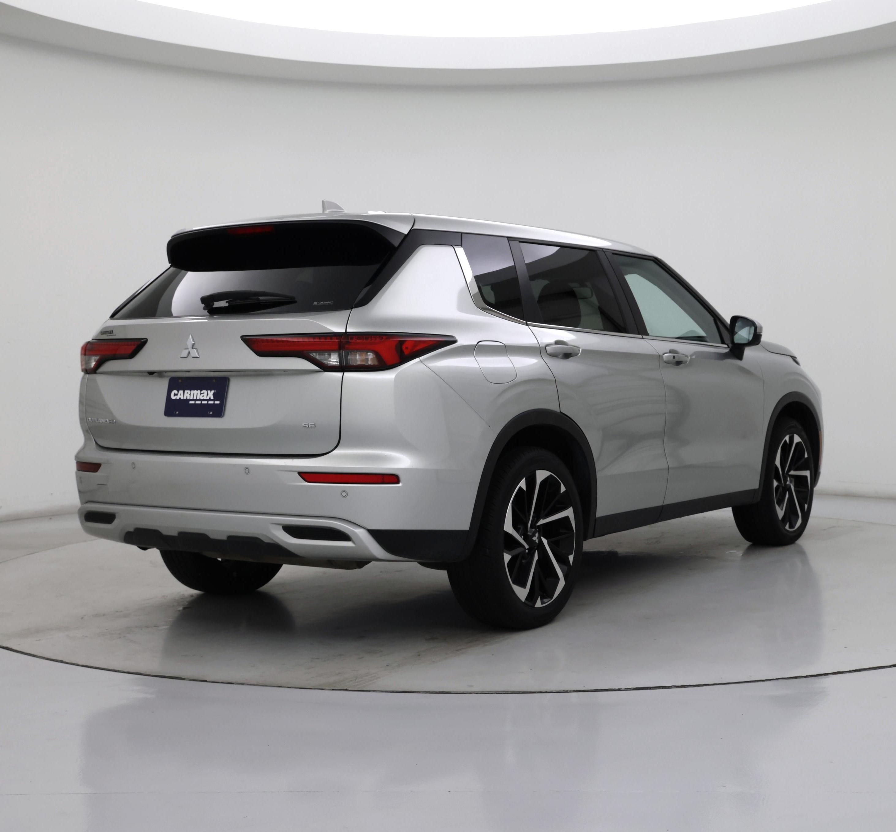 Thumbnail: 2024 Mitsubishi Outlander - 8