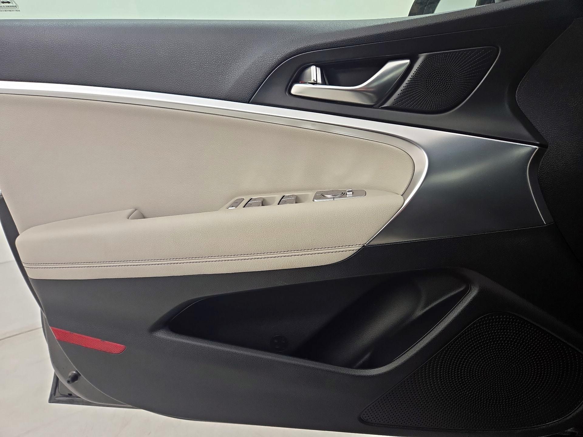 Thumbnail: 2025 Genesis G70 - 12