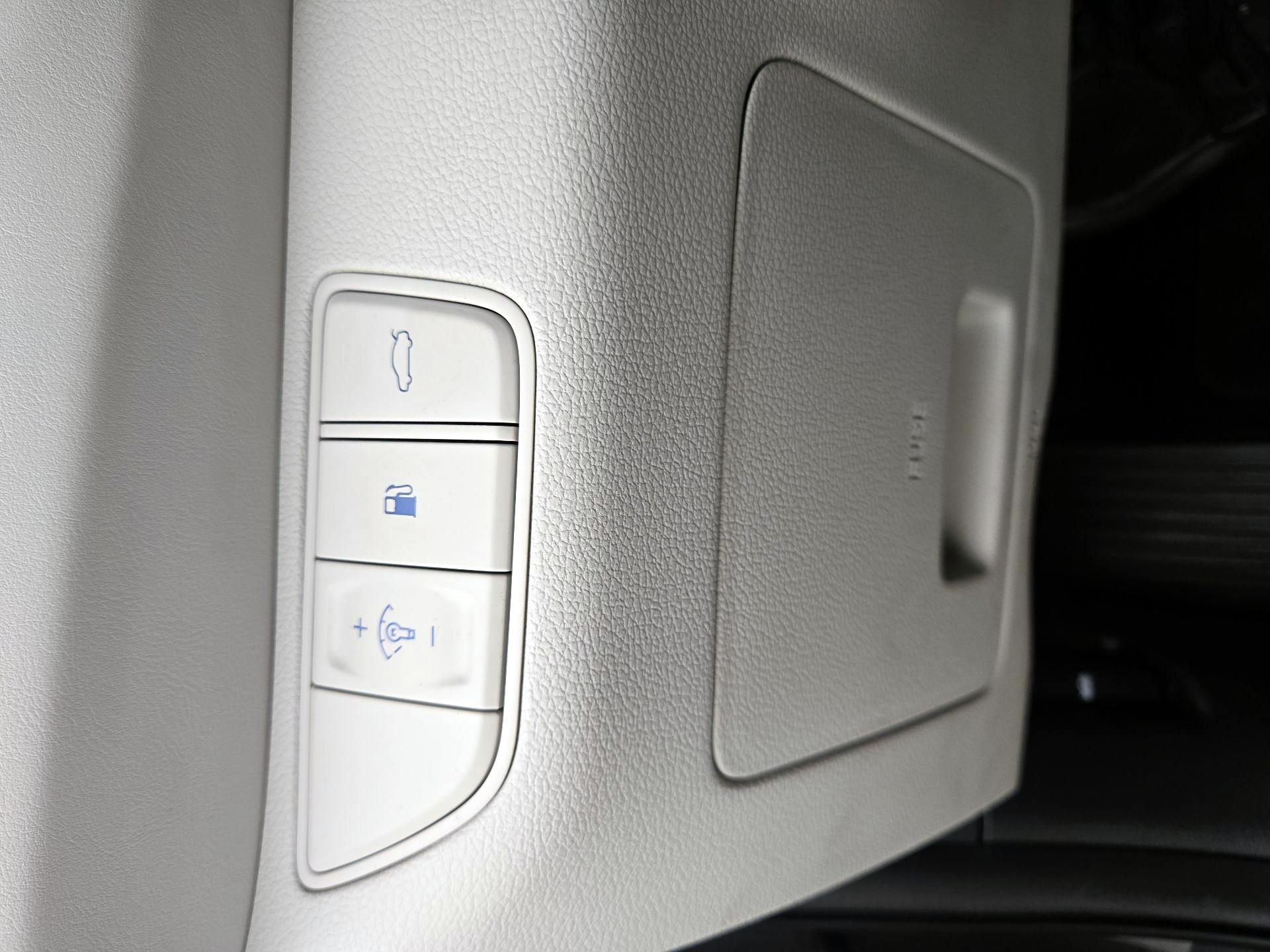 Thumbnail: 2025 Genesis G70 - 13