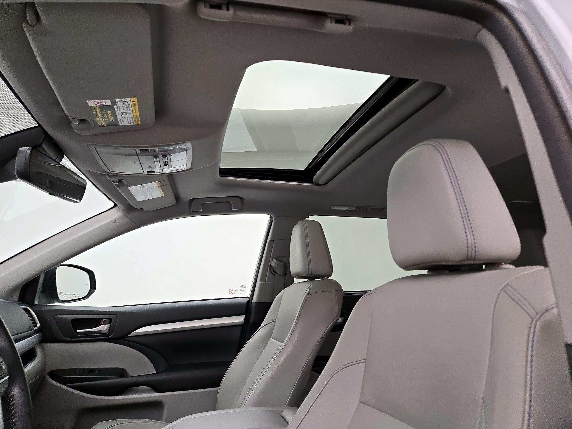 Thumbnail: 2017 Toyota Highlander - 19