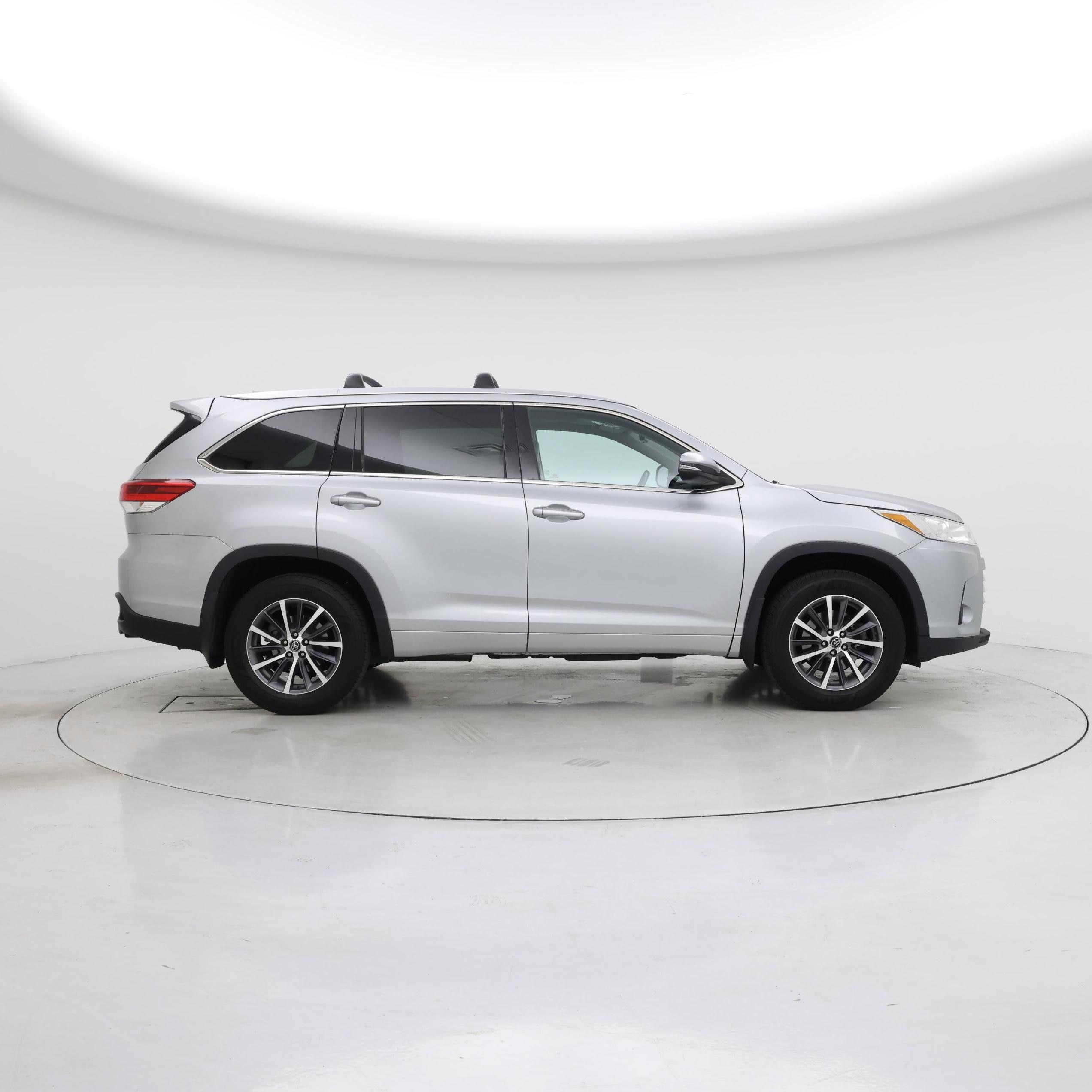 Thumbnail: 2017 Toyota Highlander - 7