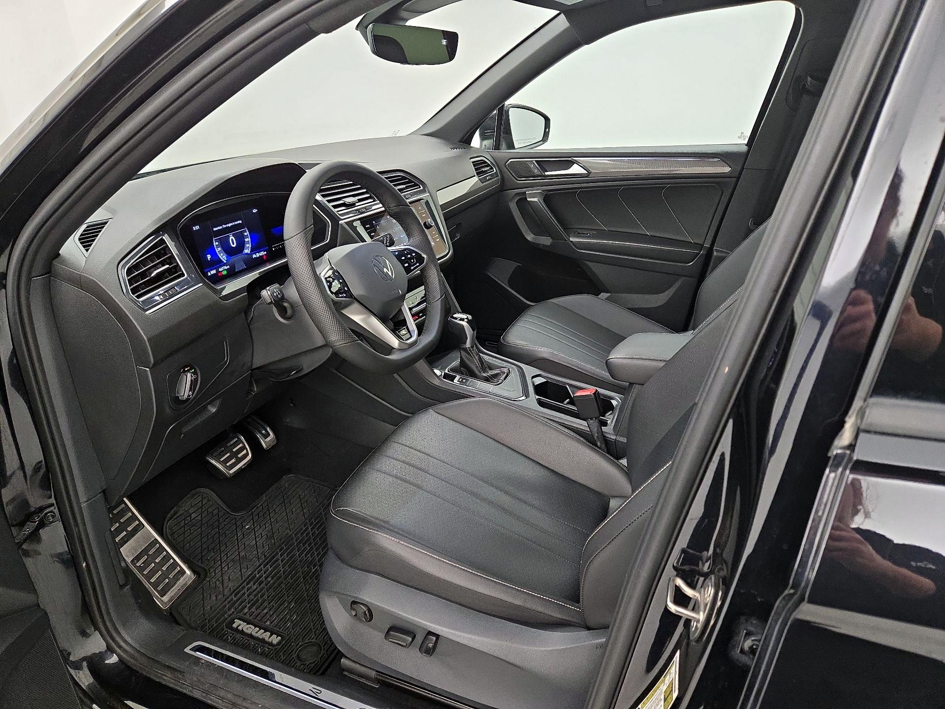 Thumbnail: 2022 Volkswagen Tiguan - 11