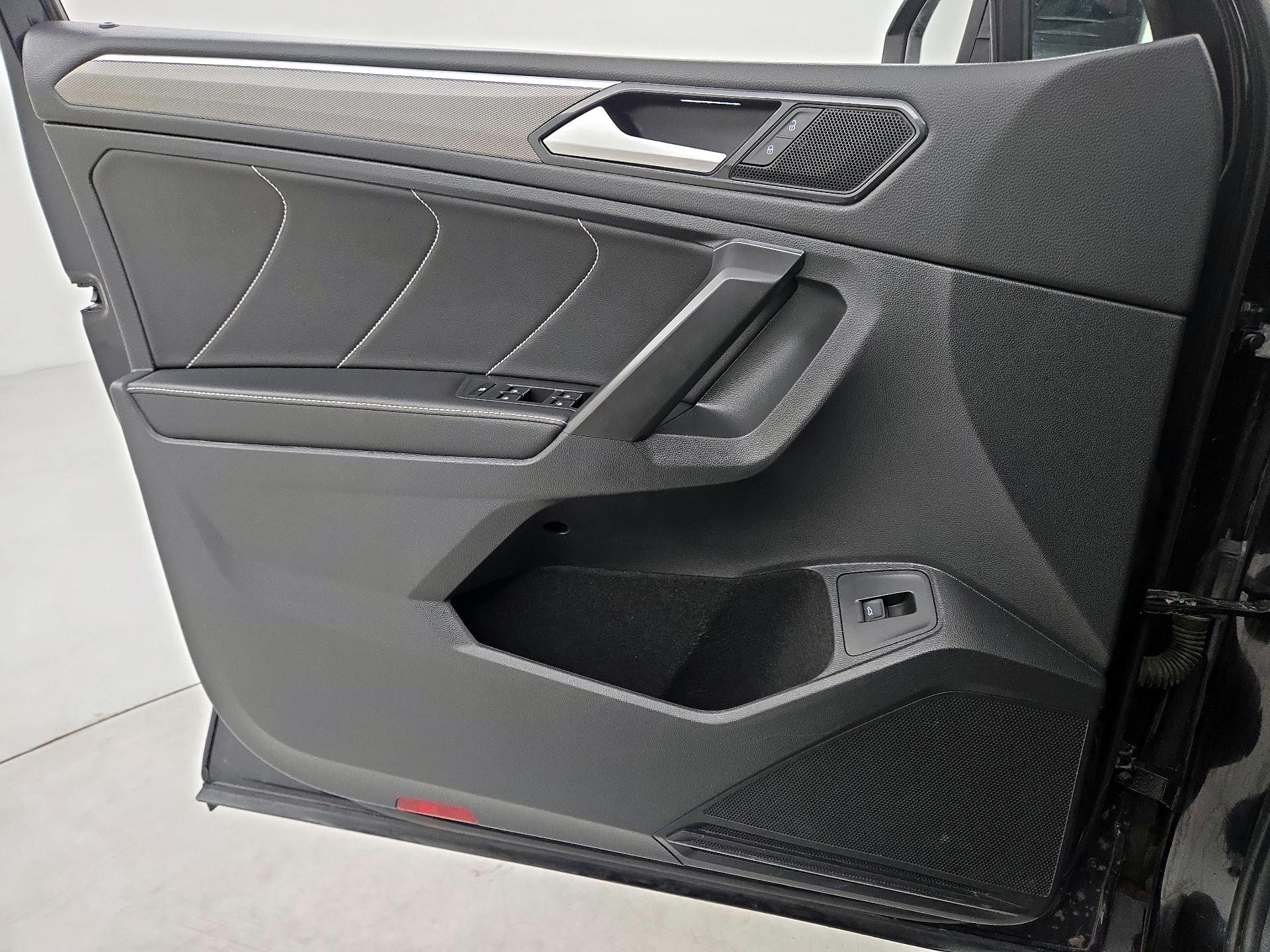 Thumbnail: 2022 Volkswagen Tiguan - 12