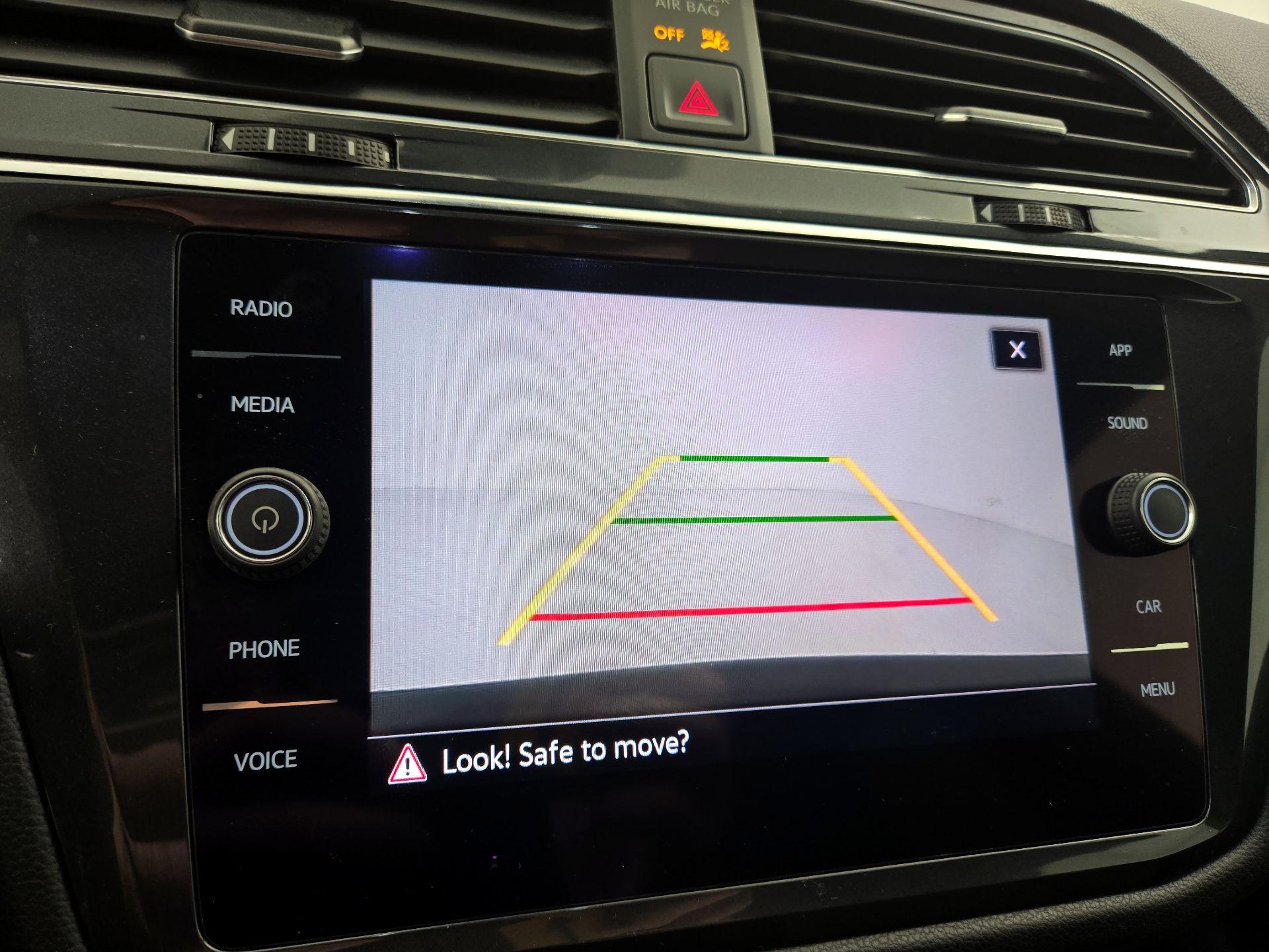 Thumbnail: 2022 Volkswagen Tiguan - 14