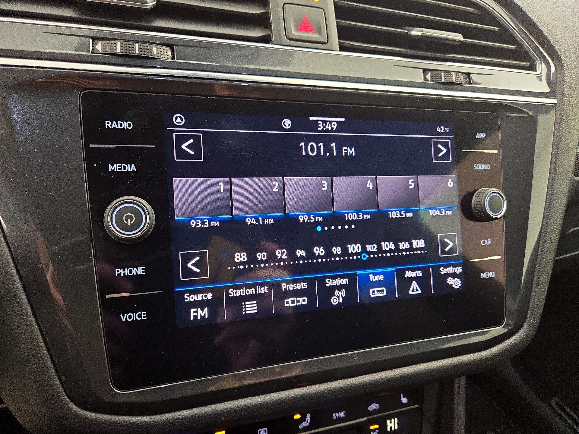 Thumbnail: 2022 Volkswagen Tiguan - 15