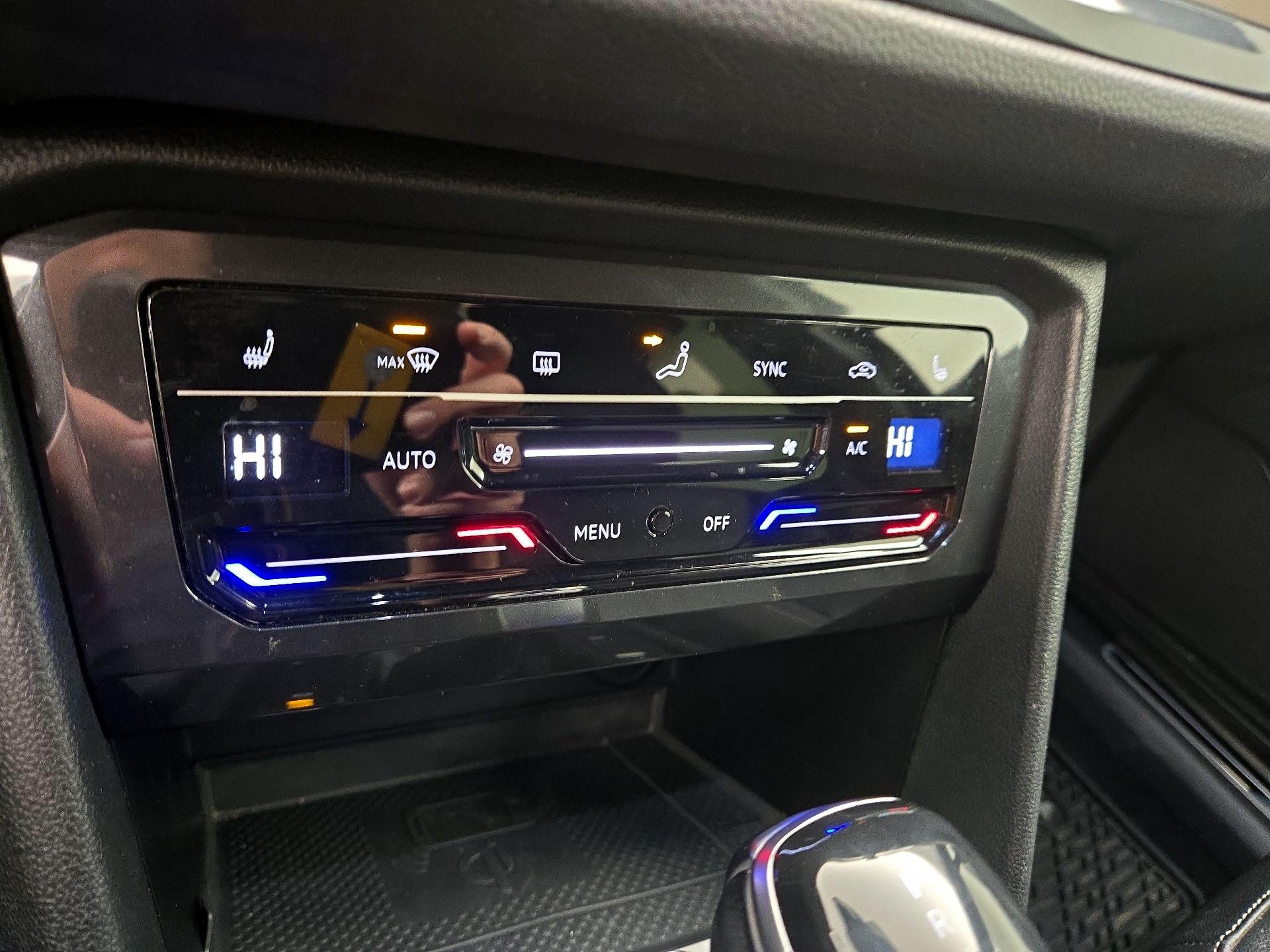 Thumbnail: 2022 Volkswagen Tiguan - 16