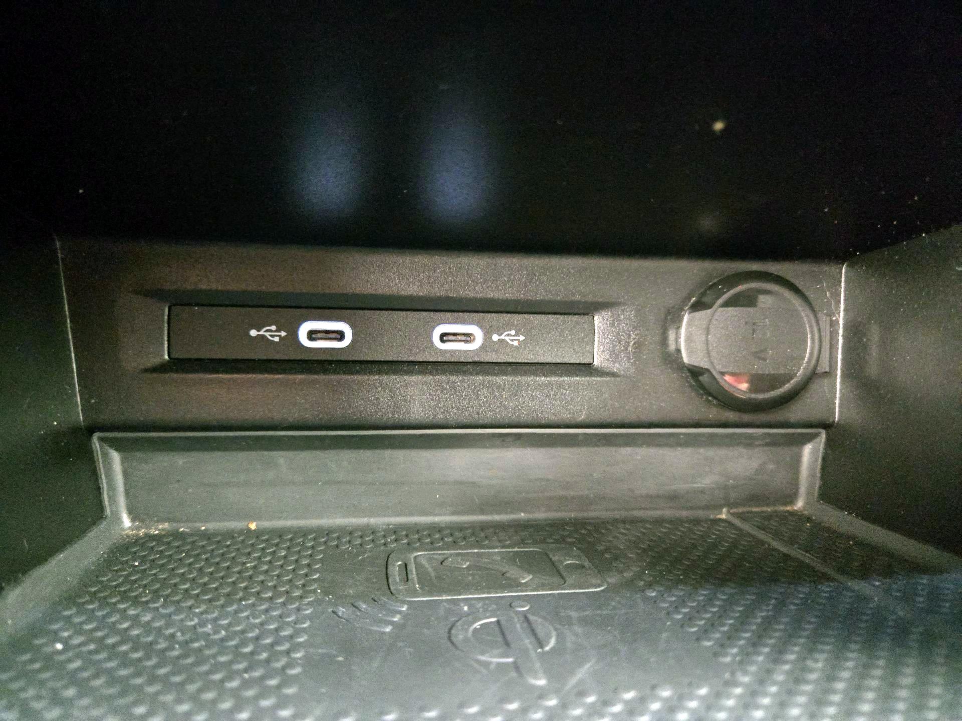 Thumbnail: 2022 Volkswagen Tiguan - 18