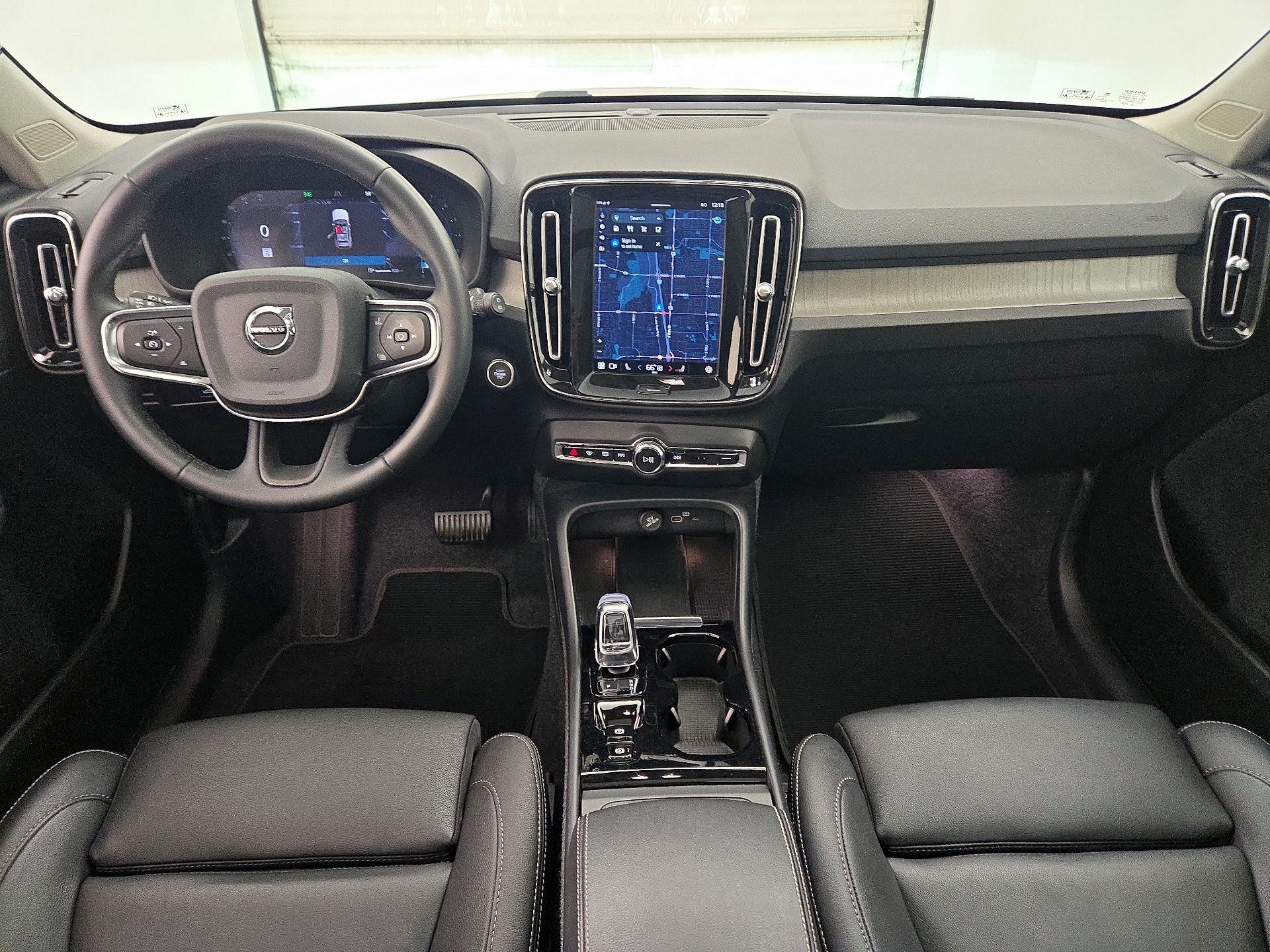 Thumbnail: 2025 Volvo XC40 - 9