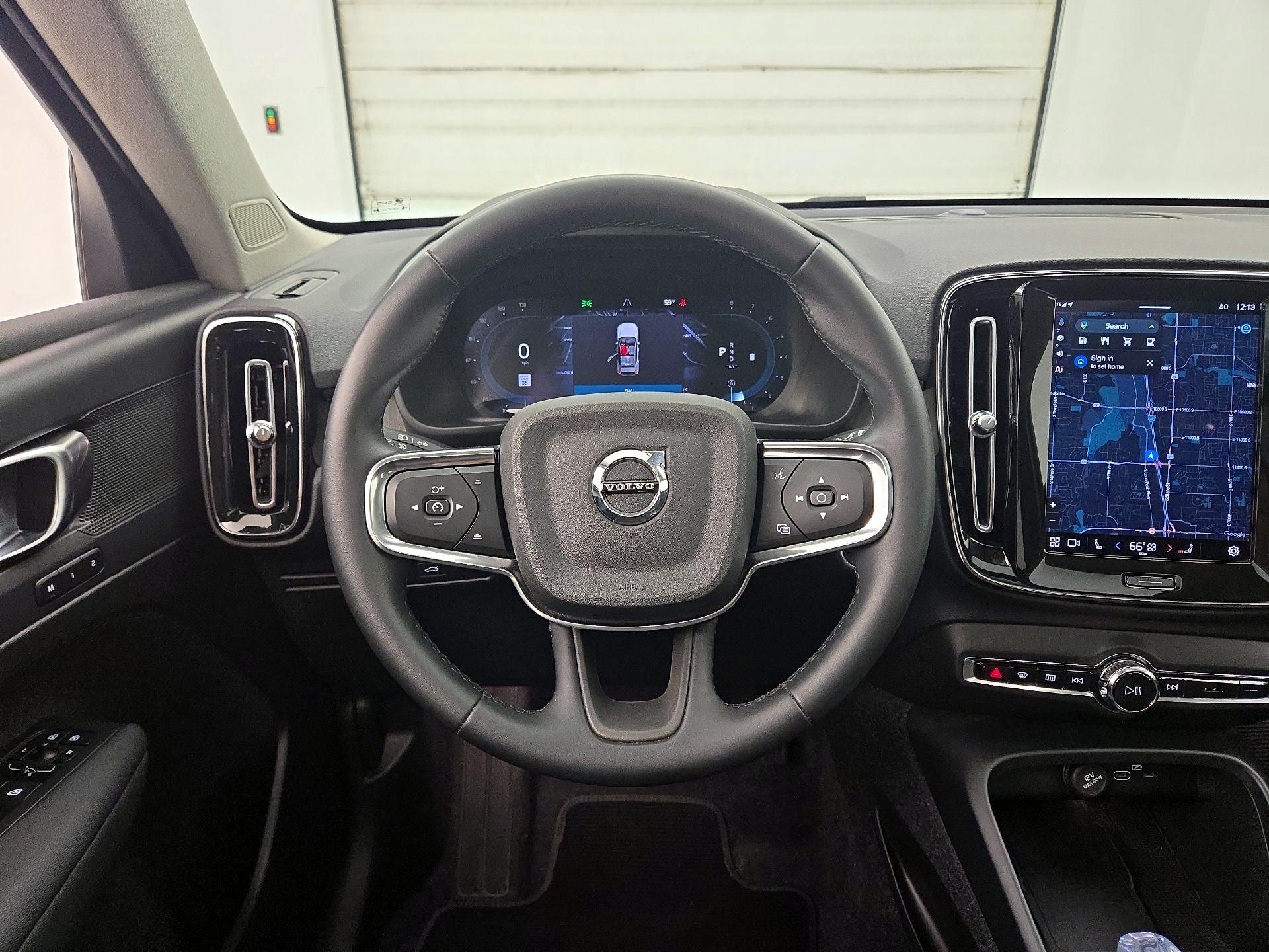 Thumbnail: 2025 Volvo XC40 - 10