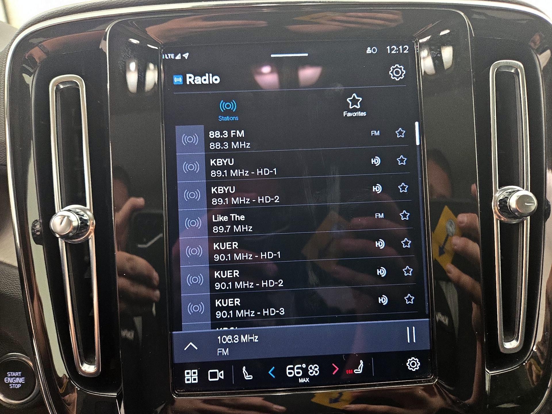 Thumbnail: 2025 Volvo XC40 - 16