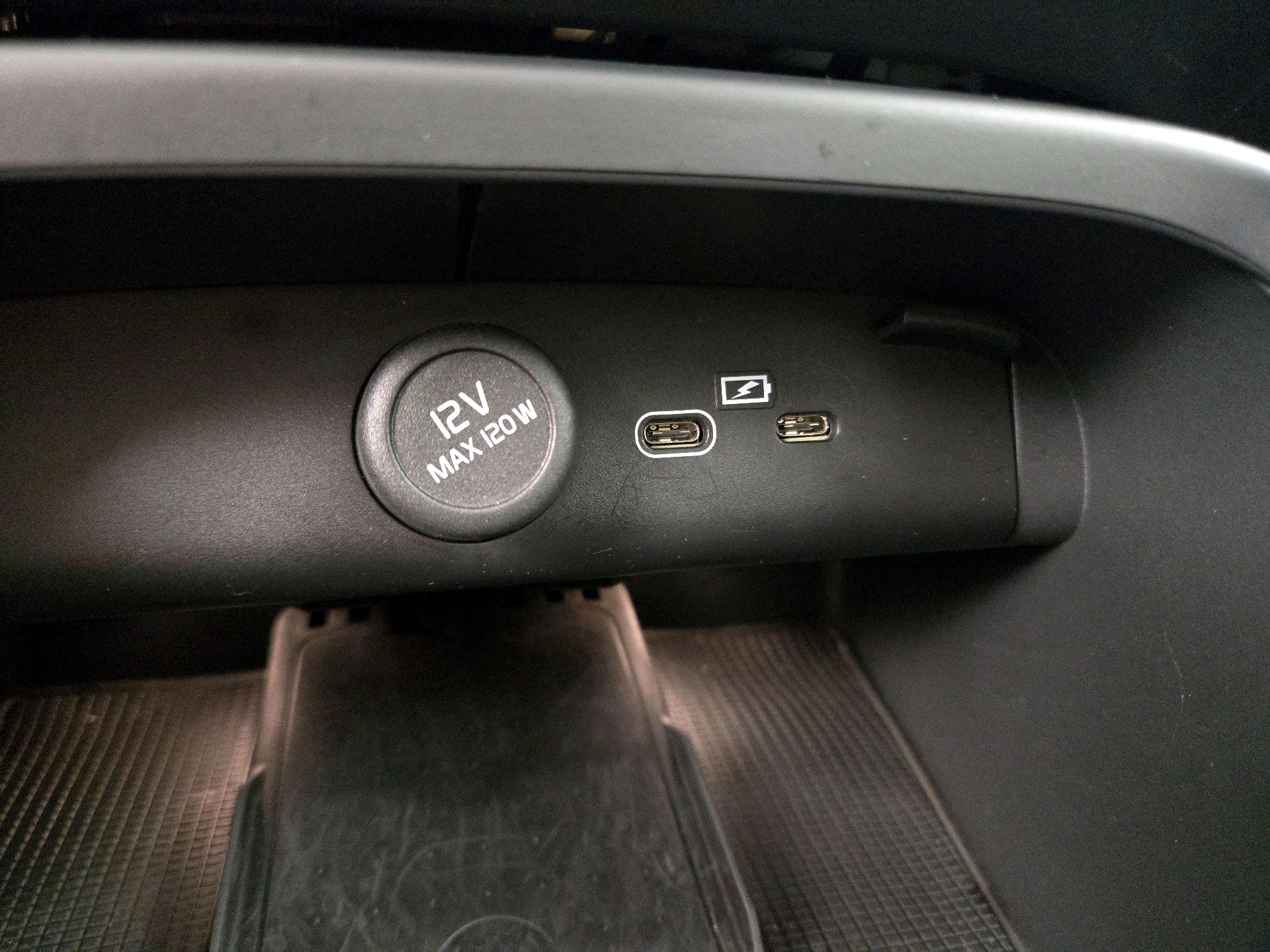 Thumbnail: 2025 Volvo XC40 - 19