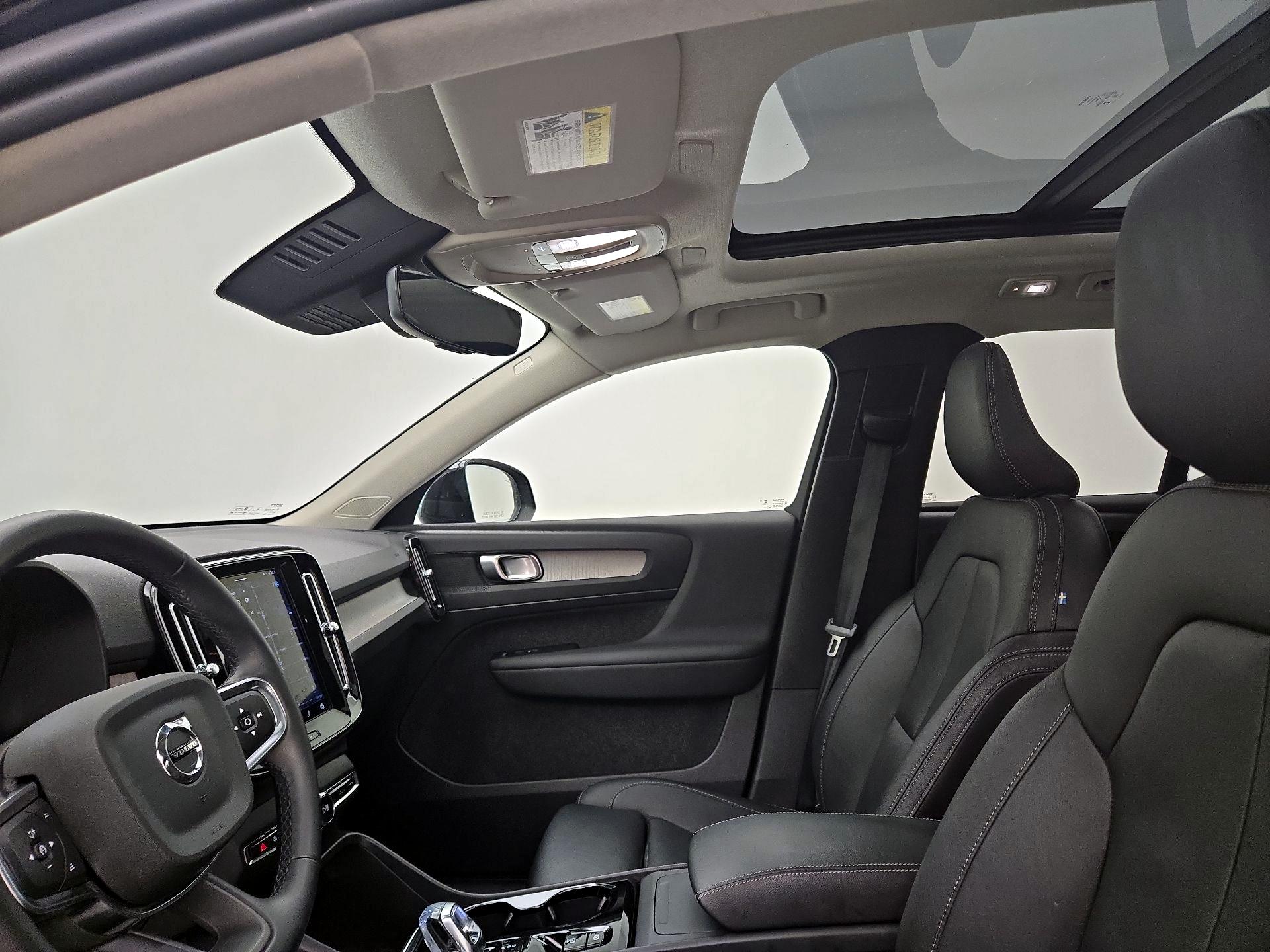 Thumbnail: 2025 Volvo XC40 - 20