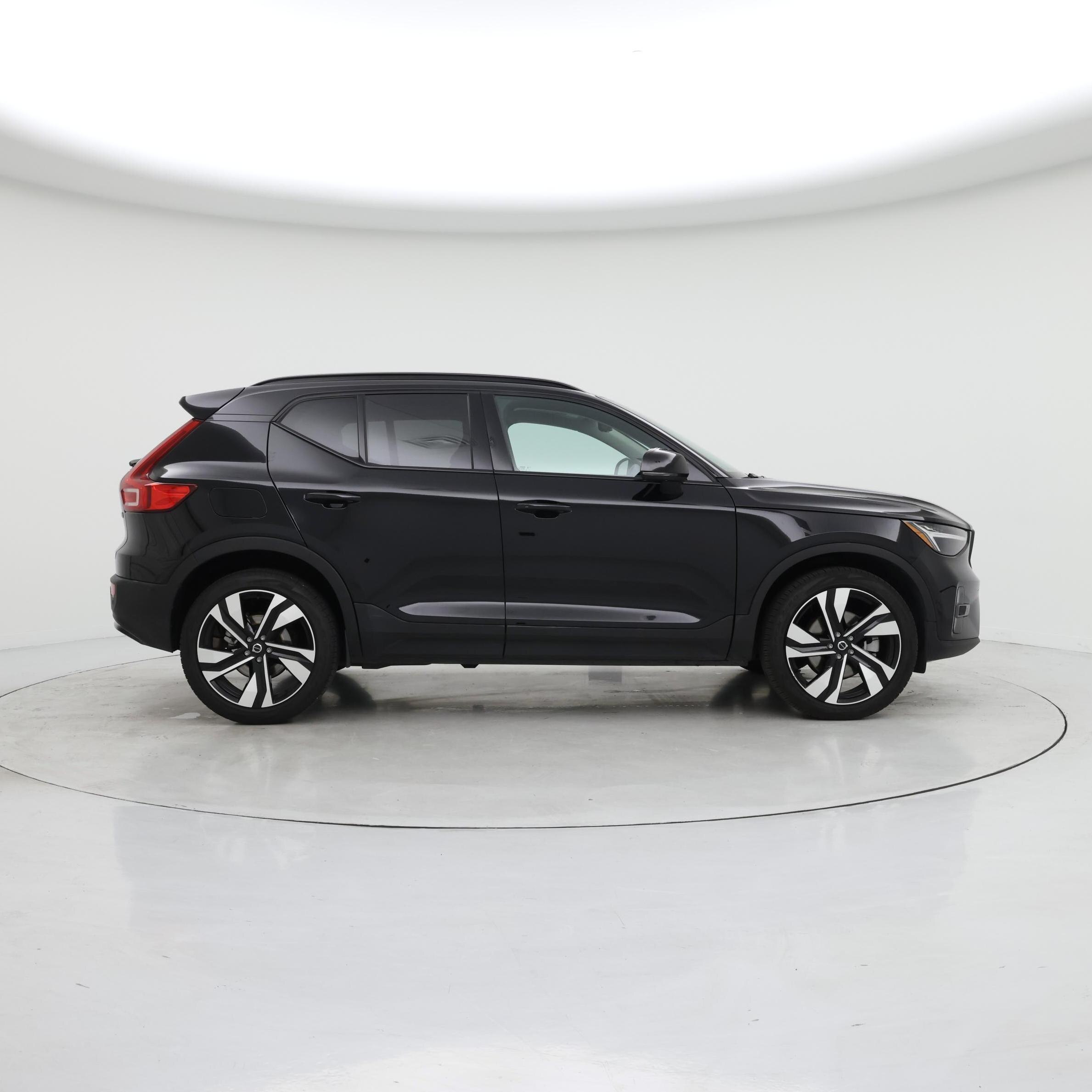 Thumbnail: 2025 Volvo XC40 - 7