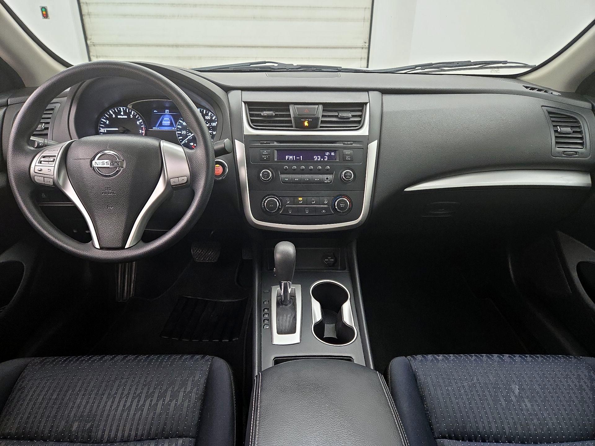 Thumbnail: 2017 Nissan Altima - 9