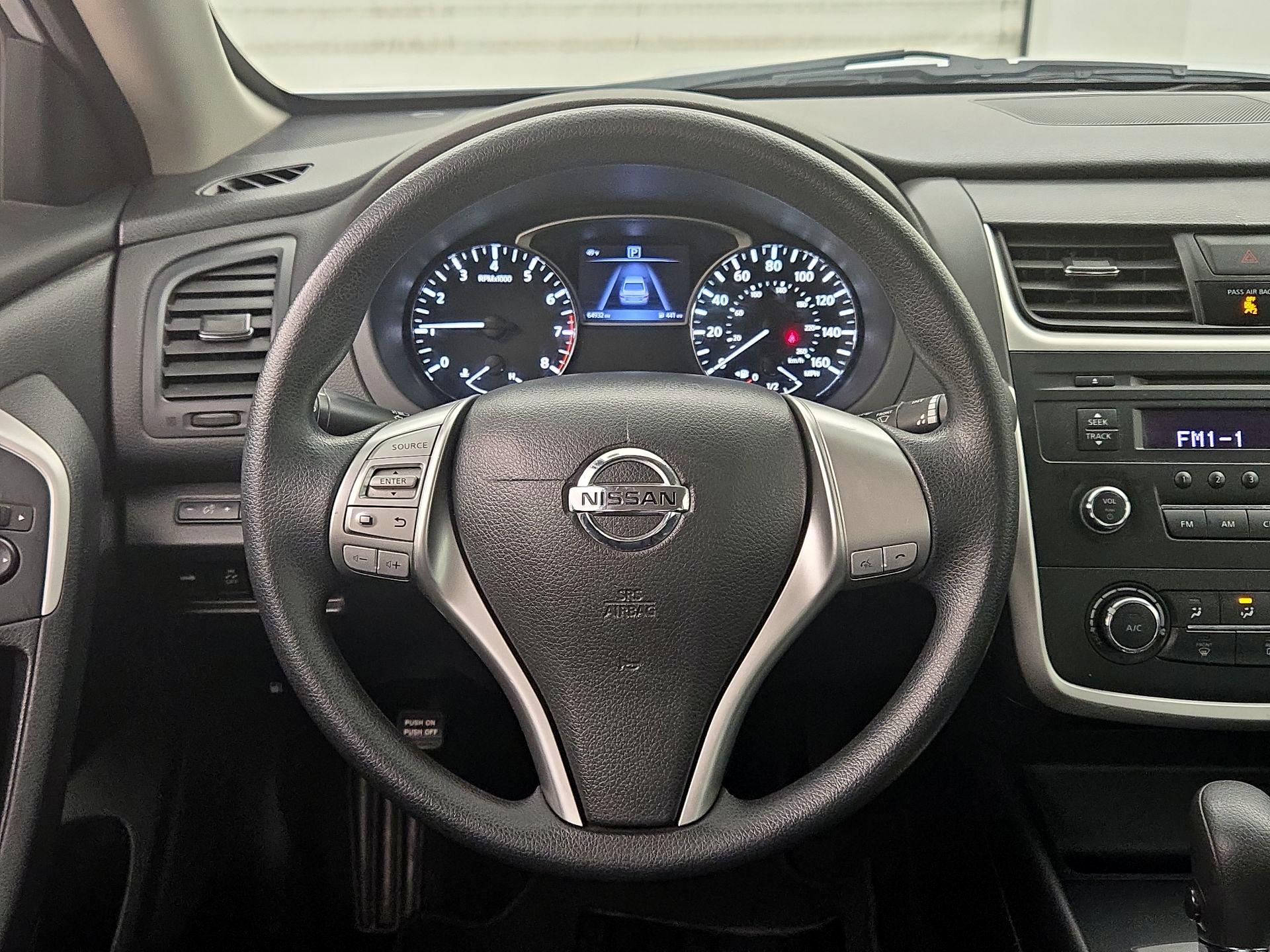 Thumbnail: 2017 Nissan Altima - 10