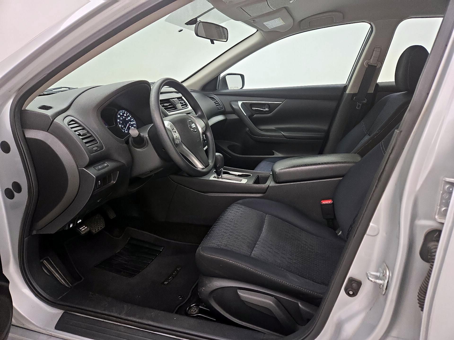 Thumbnail: 2017 Nissan Altima - 11