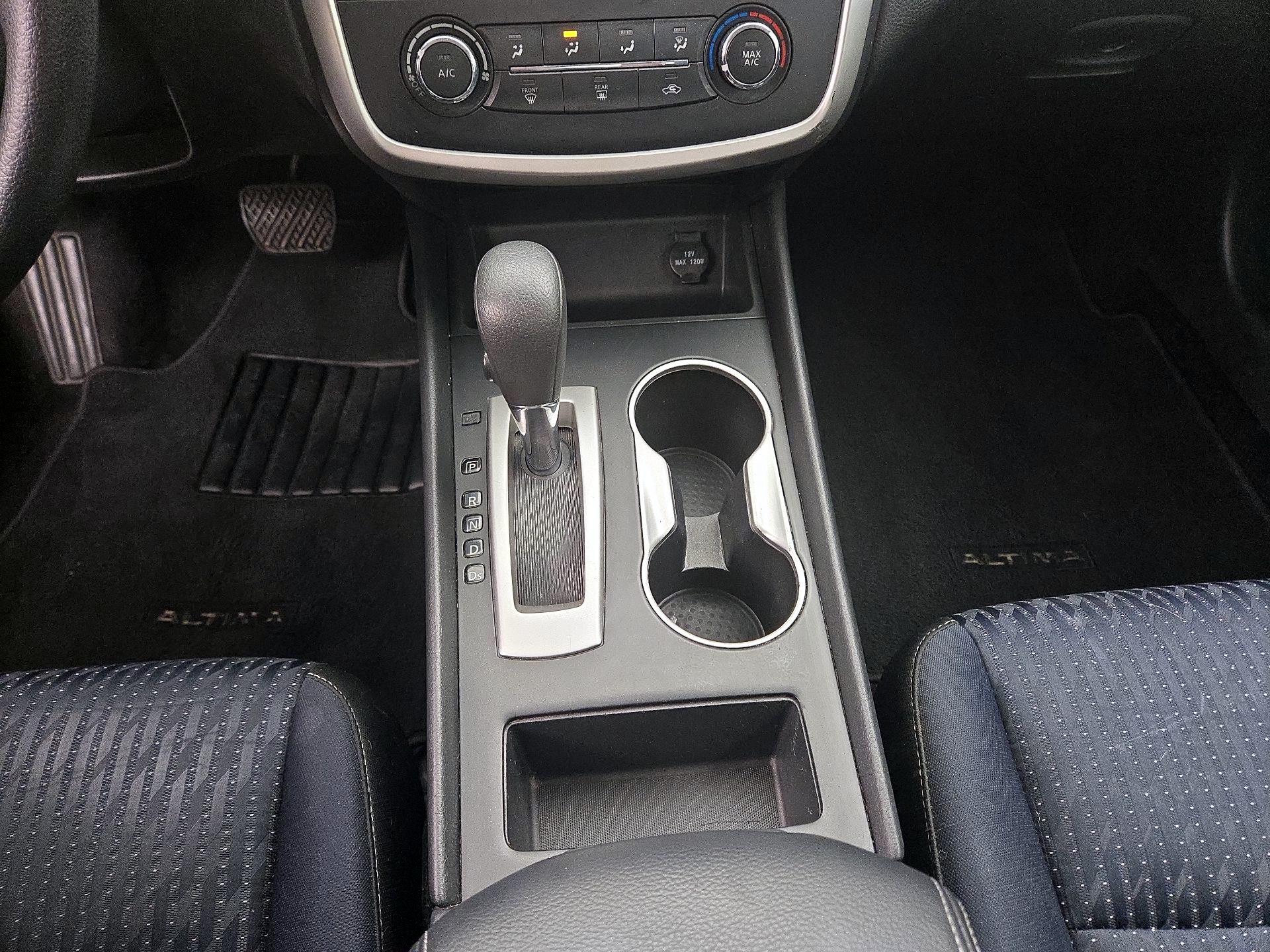 Thumbnail: 2017 Nissan Altima - 16