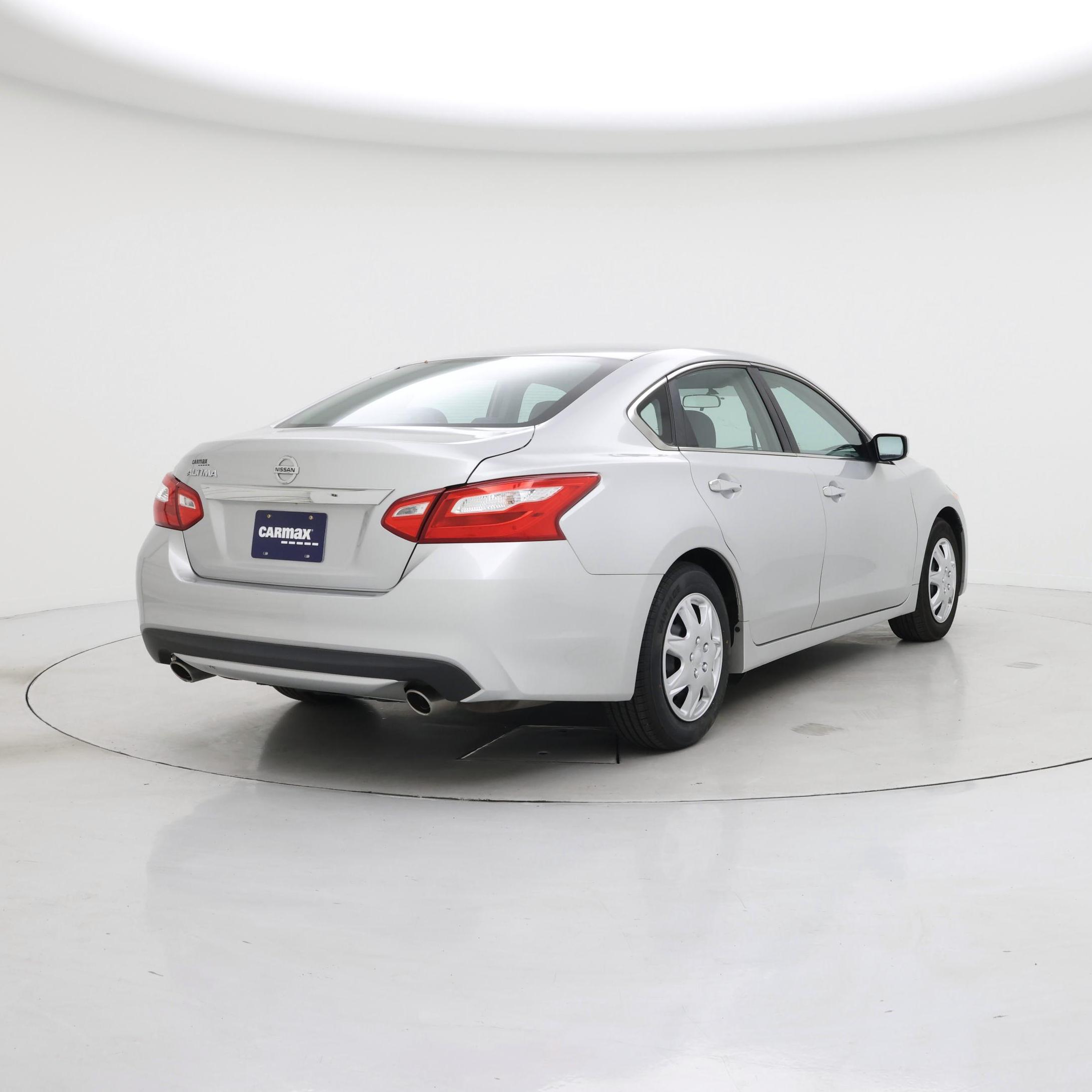 Thumbnail: 2017 Nissan Altima - 8