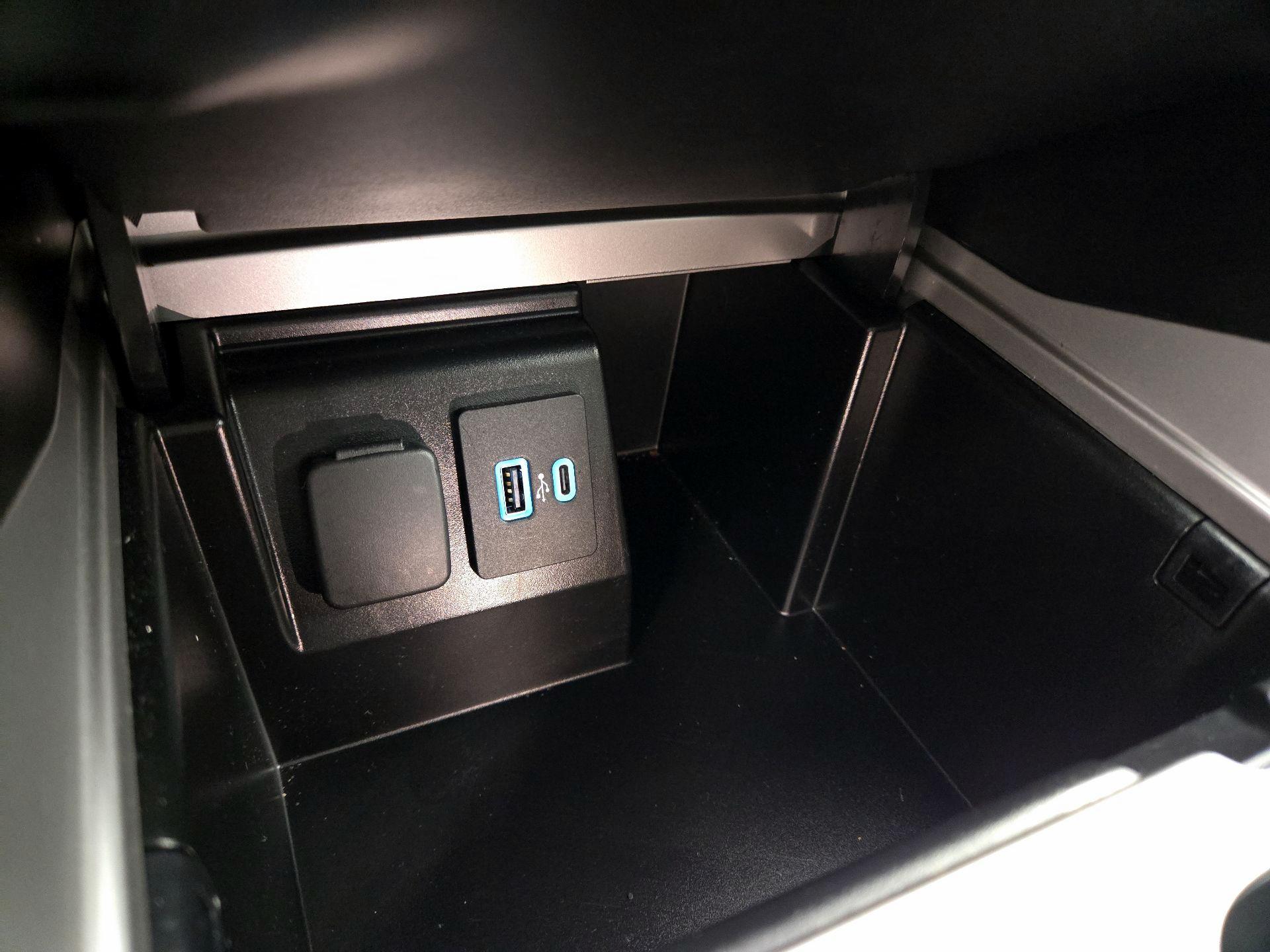 Thumbnail: 2022 Ford Explorer - 18