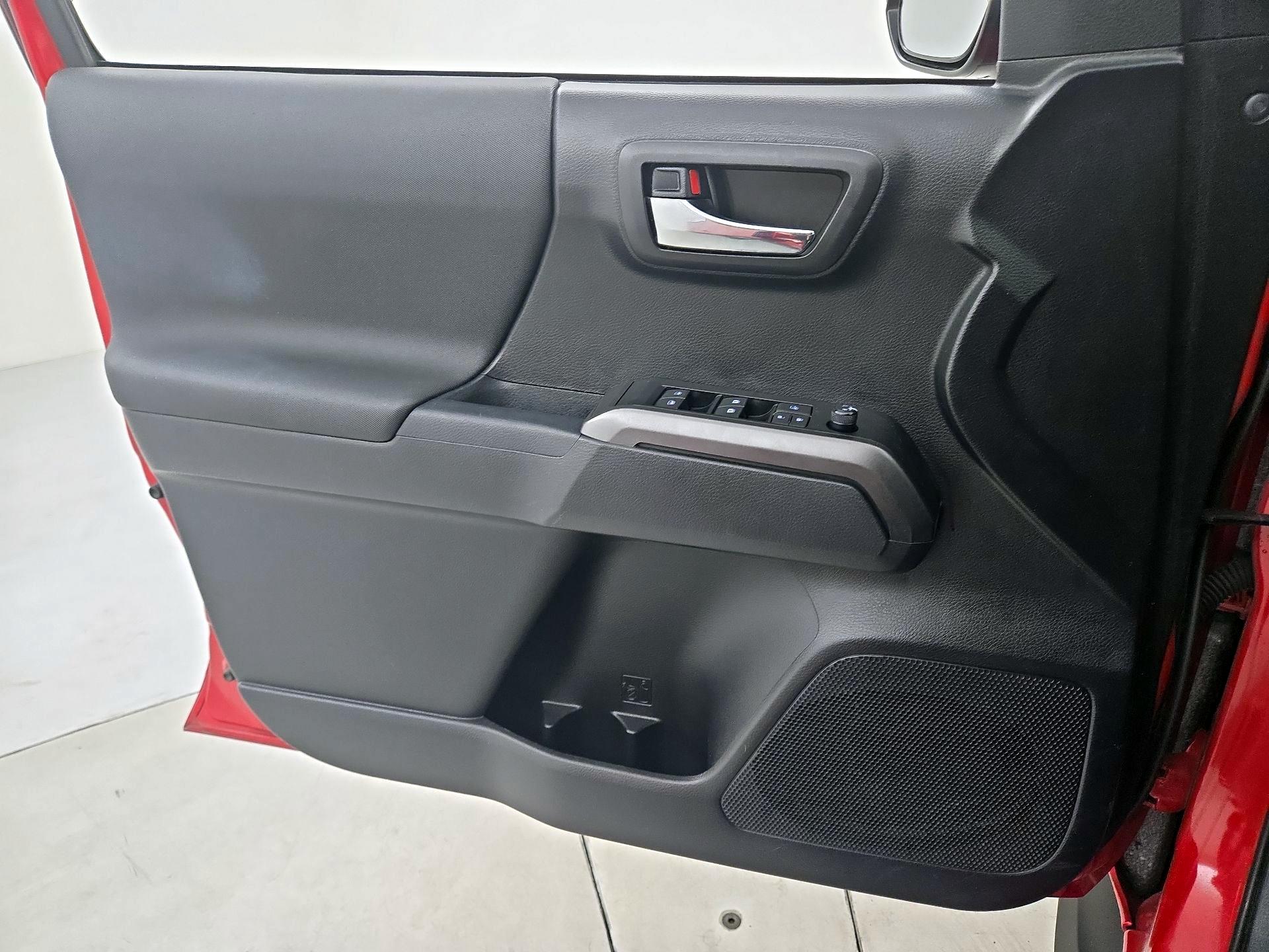 Thumbnail: 2020 Toyota Tacoma - 12