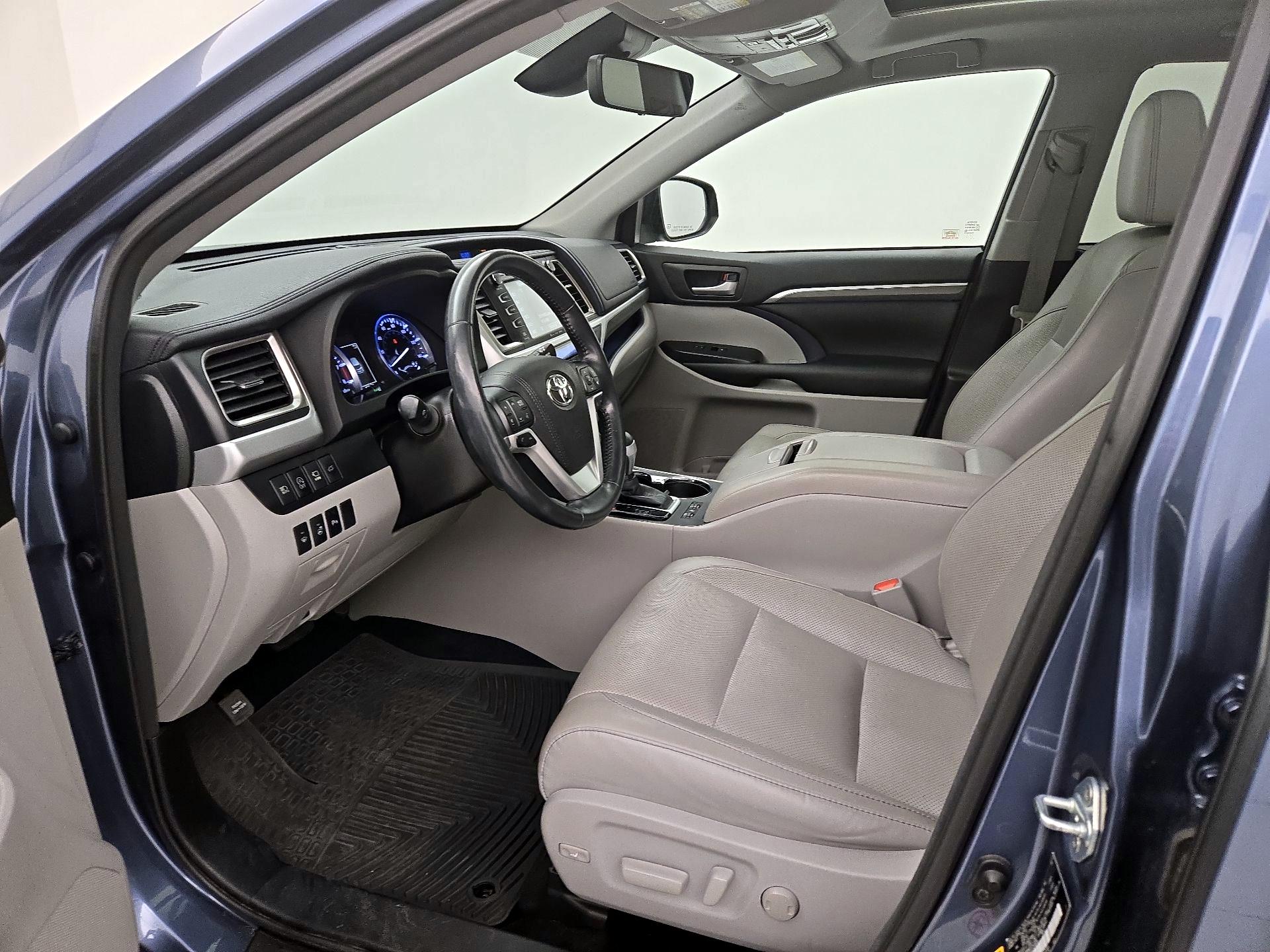 Thumbnail: 2017 Toyota Highlander - 11