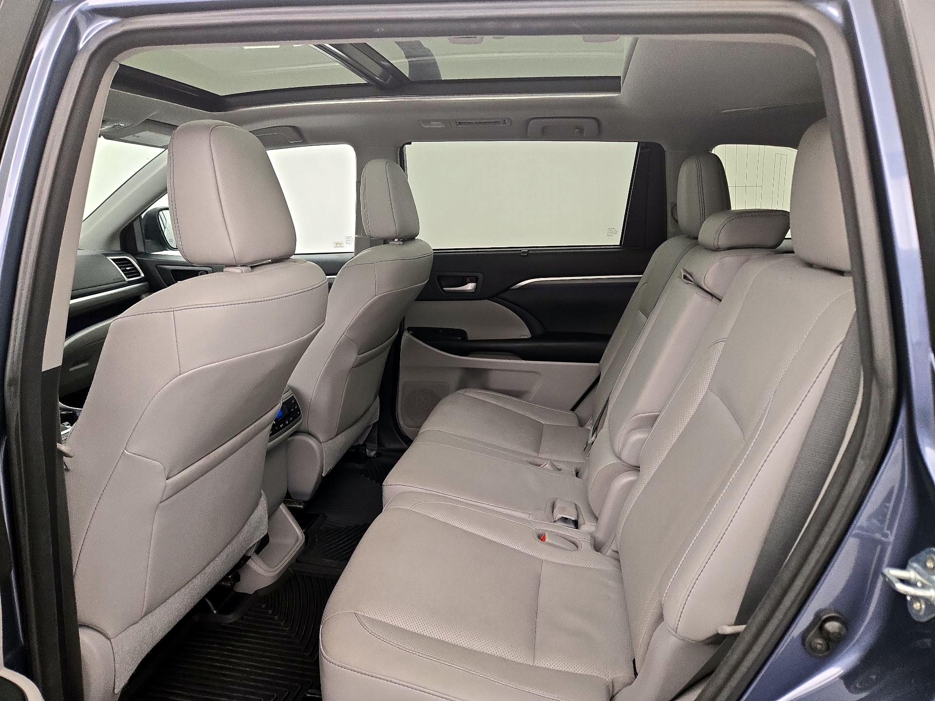 Thumbnail: 2017 Toyota Highlander - 20