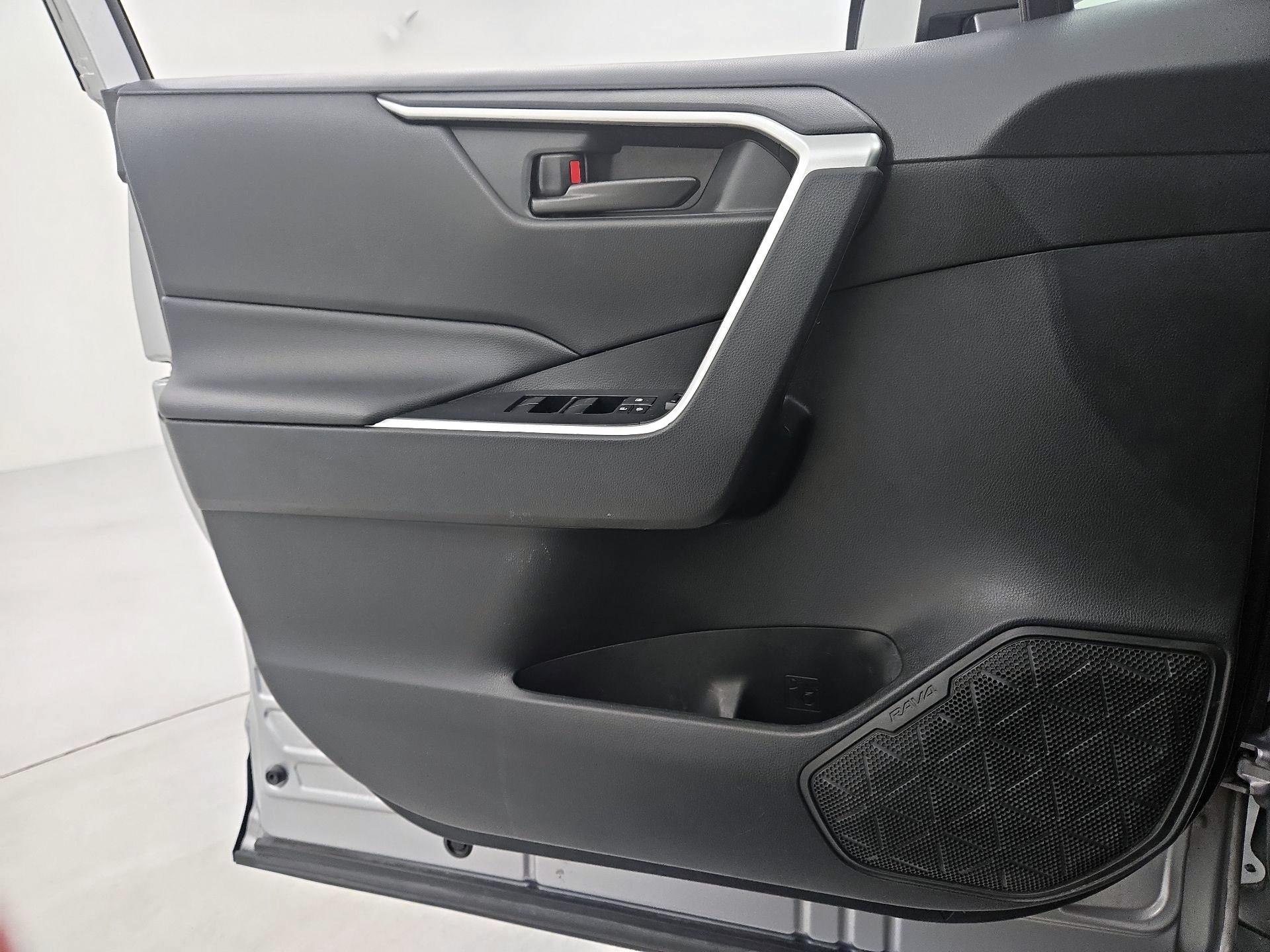 Thumbnail: 2020 Toyota RAV4 - 12