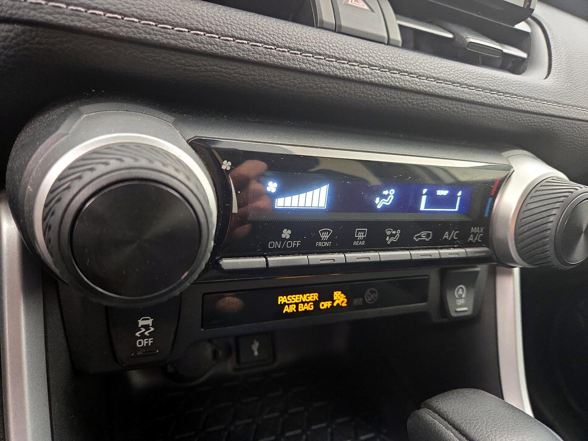 Thumbnail: 2020 Toyota RAV4 - 16