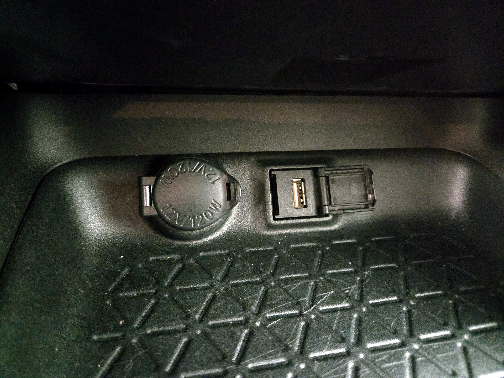 Thumbnail: 2020 Toyota RAV4 - 18