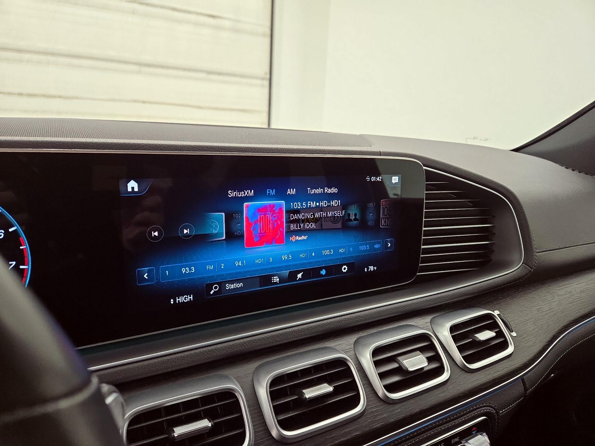 Thumbnail: 2023 Mercedes-Benz GLS - 16