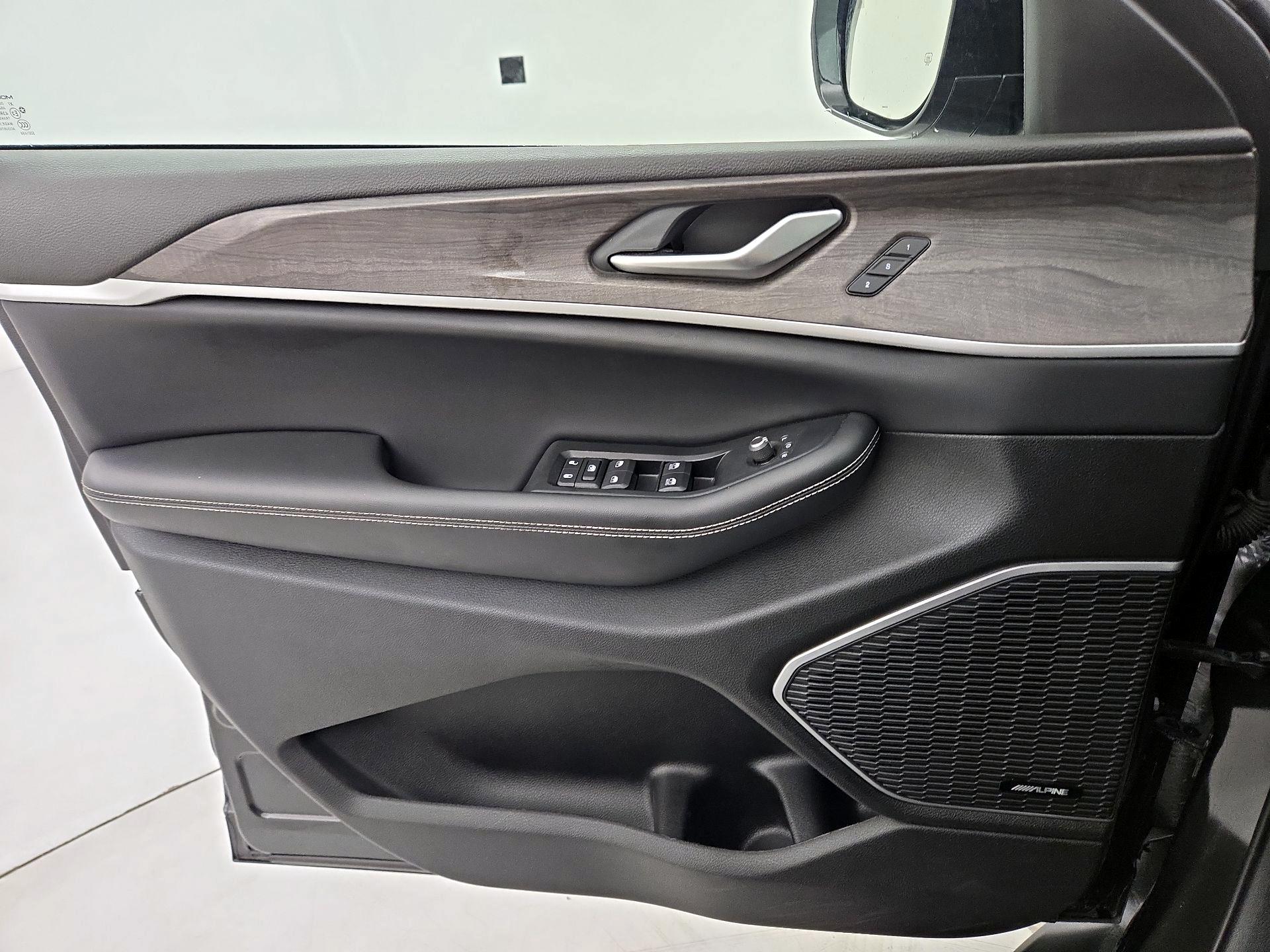 Thumbnail: 2023 Jeep Grand Cherokee - 12