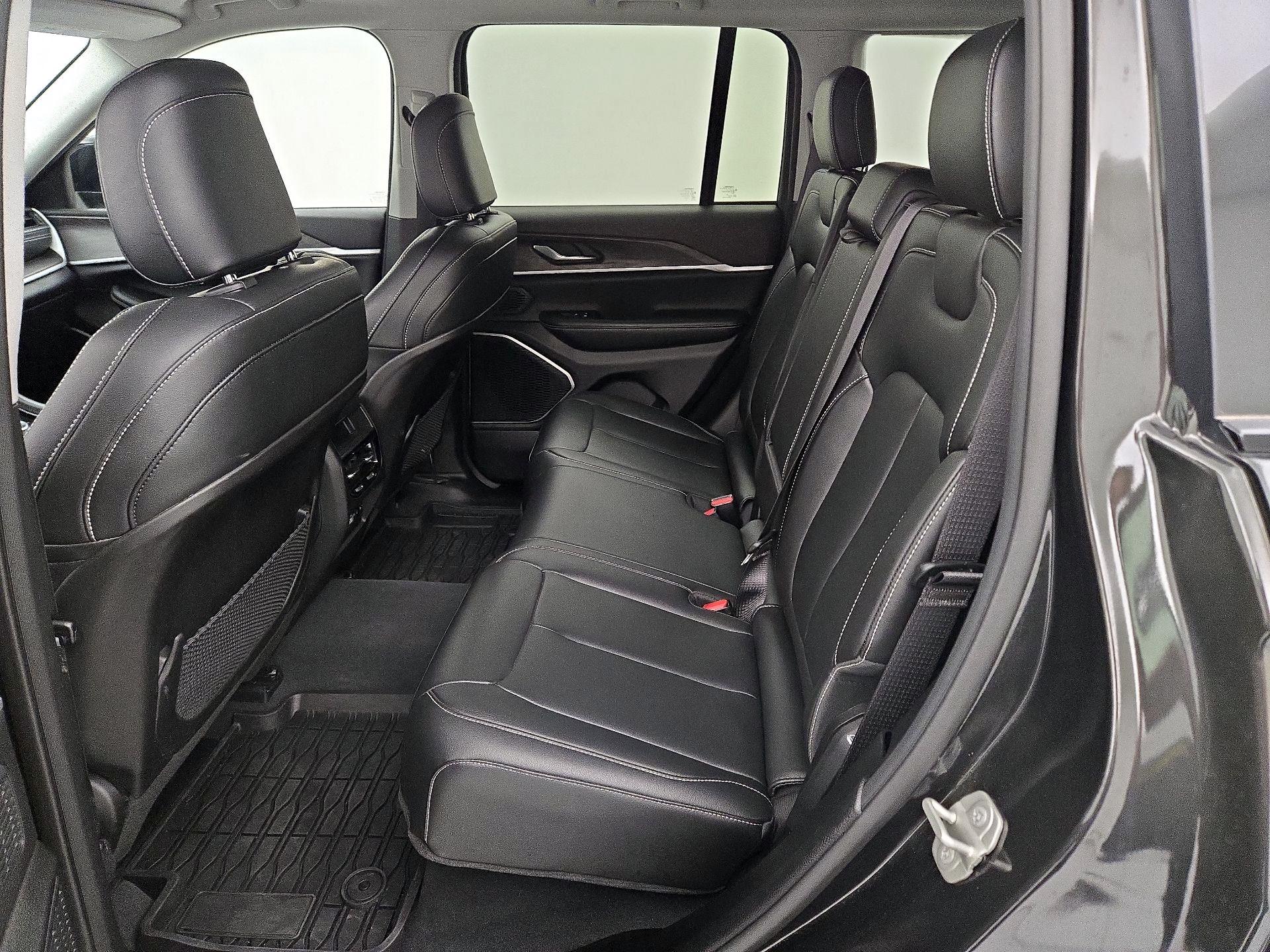 Thumbnail: 2023 Jeep Grand Cherokee - 20