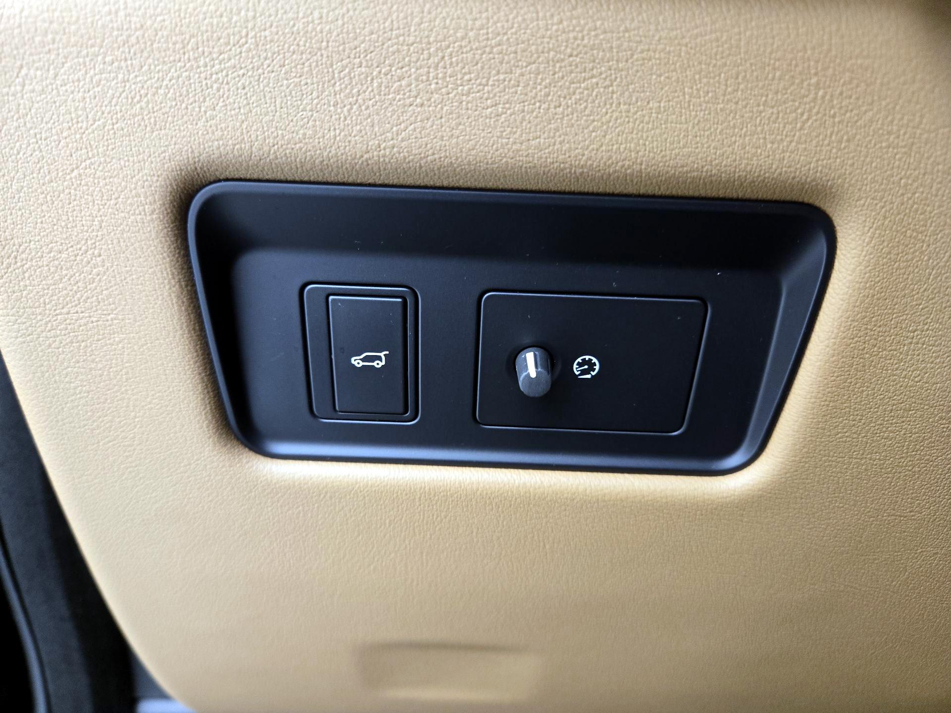 Thumbnail: 2023 Jaguar F-Pace - 13