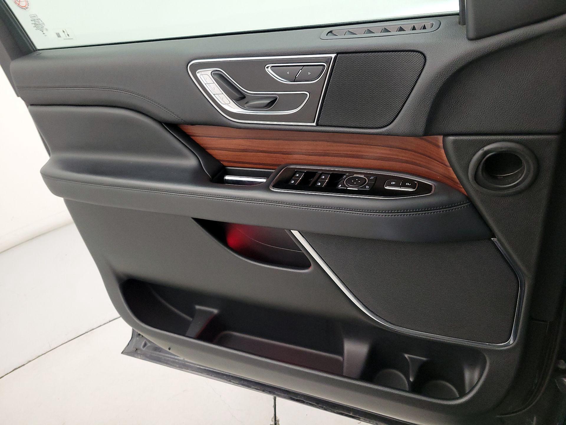 Thumbnail: 2023 Lincoln Navigator - 12